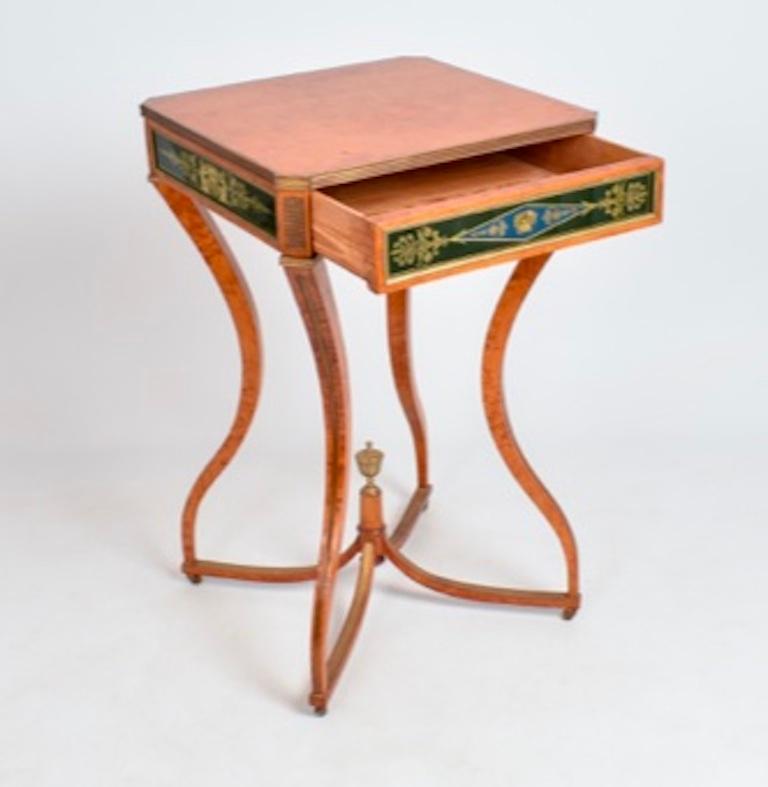 XIXe siècle Paire de tables d'appoint en bois satiné de style Régence. Circa 1820 en vente