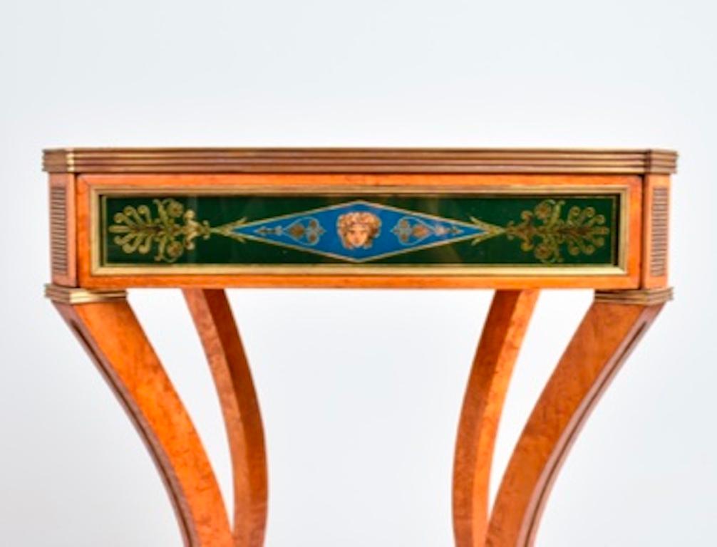 Citronnier Paire de tables d'appoint en bois satiné de style Régence. Circa 1820 en vente