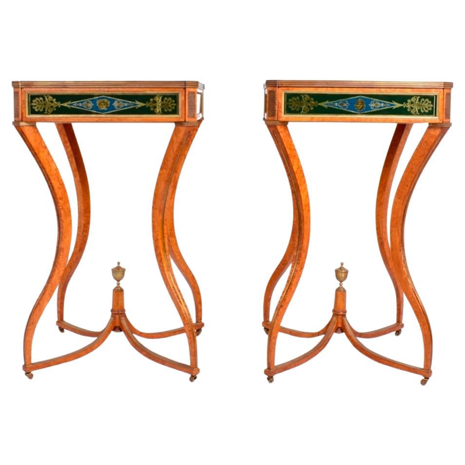 Paire de tables d'appoint en bois satiné de style Régence. Circa 1820 en vente
