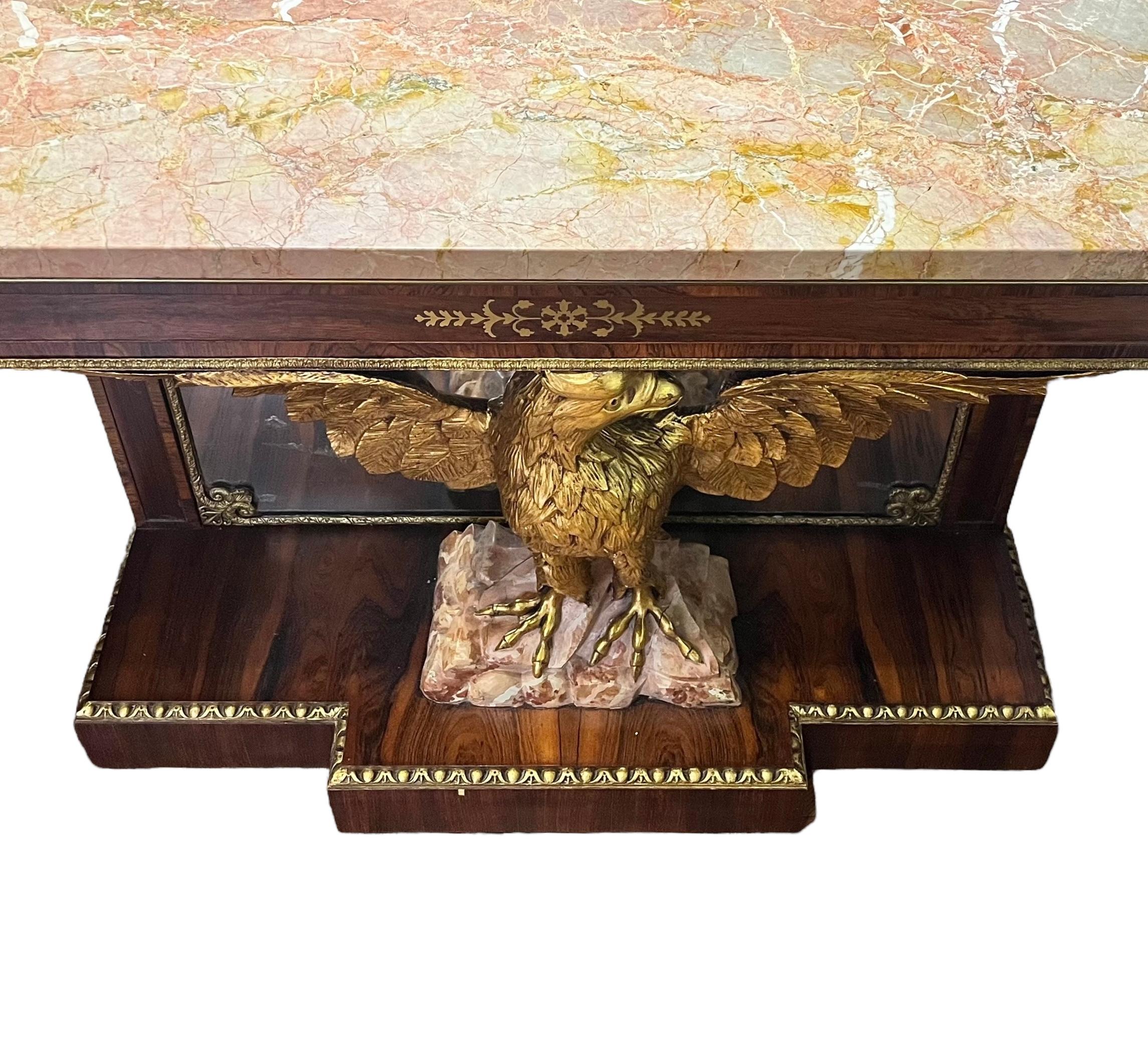 Sculpté Paire de tables console aigle de style Régence en vente
