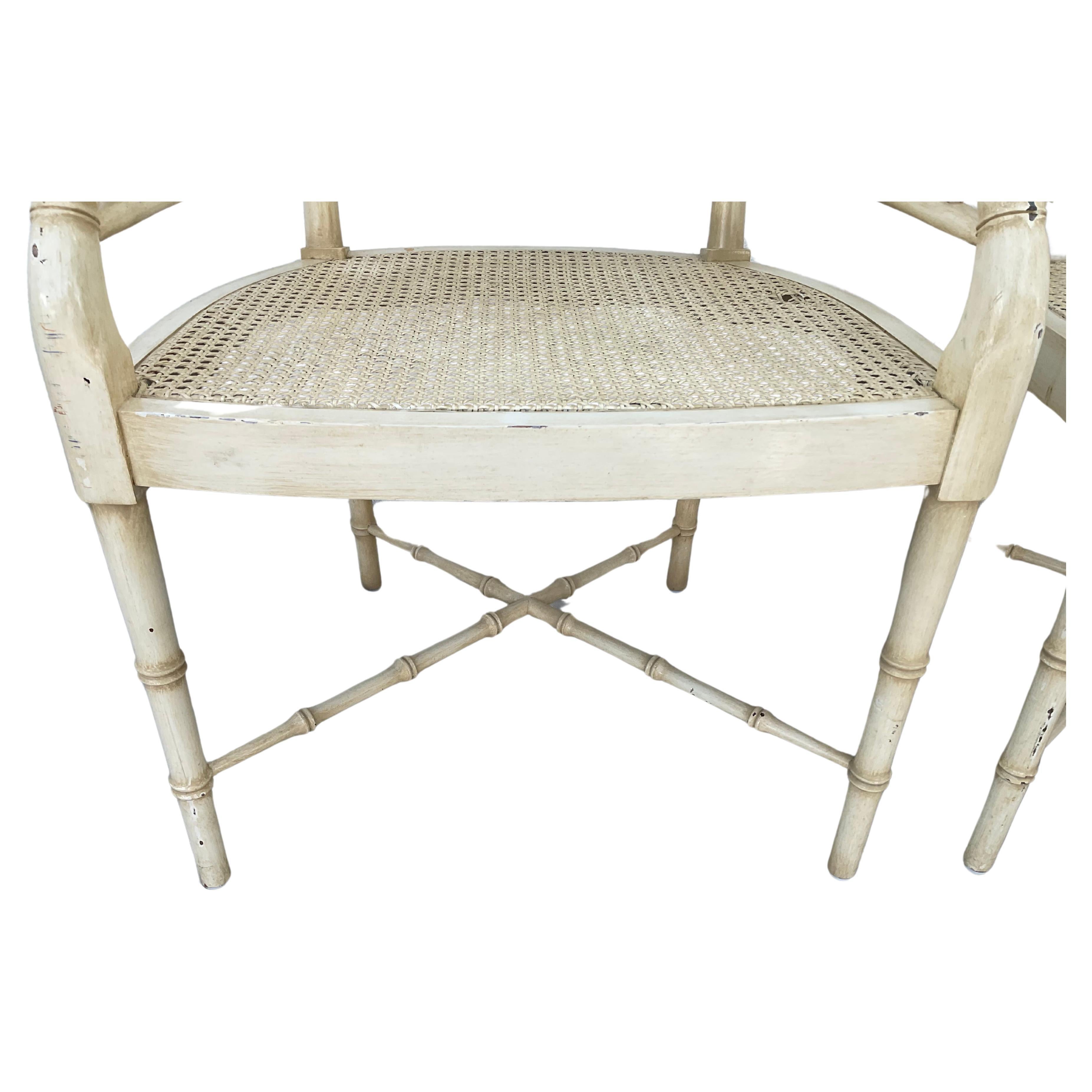 20ième siècle Paire de fauteuils en faux bambou et canne de style Régence en vente