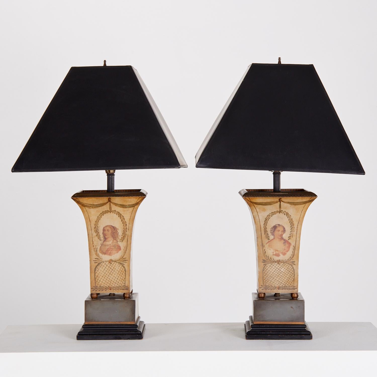 A Pair of Regency Style Tole Peinte Table Lamps with Black Lampshades For Sale 4
