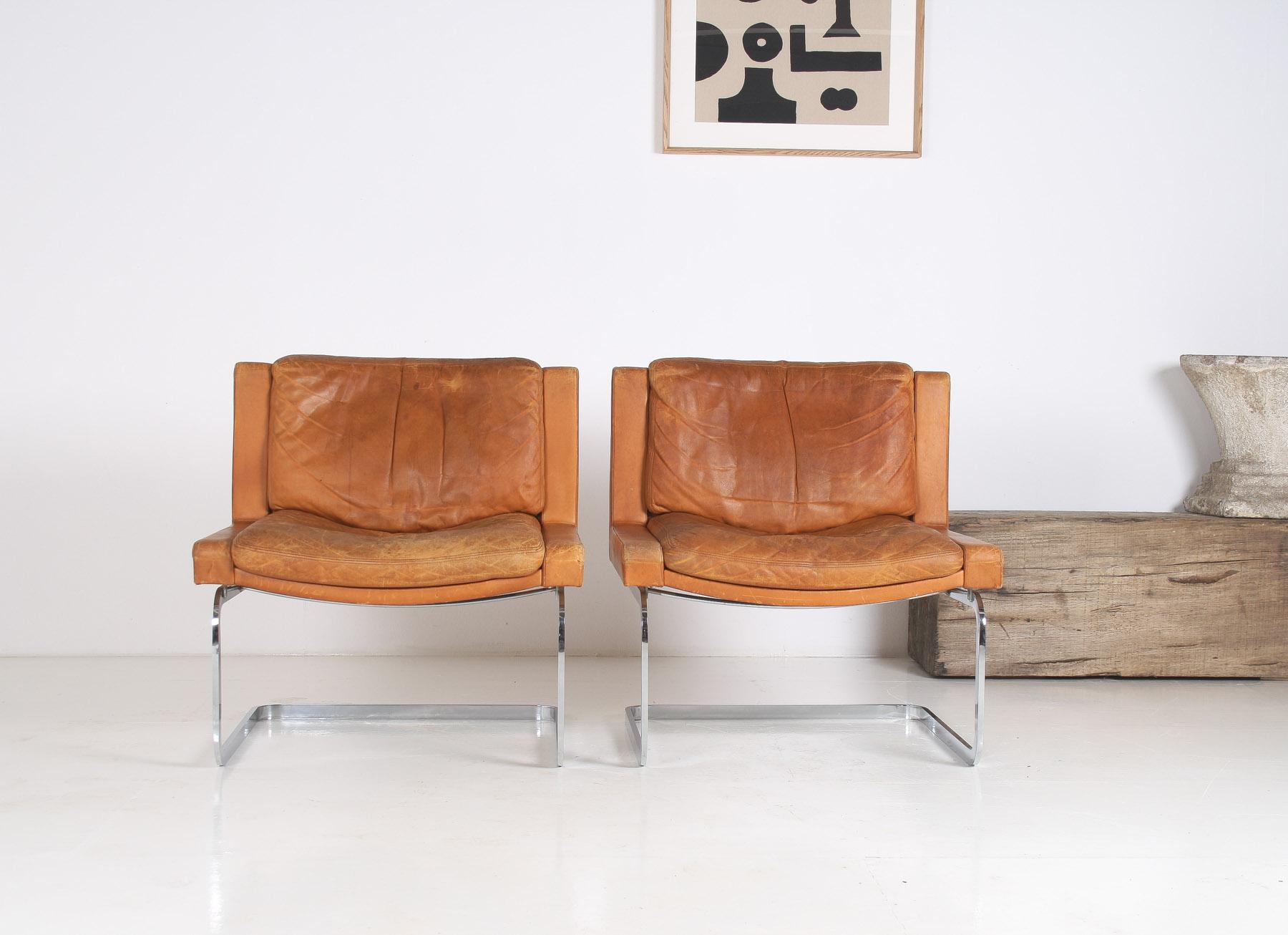 A Pair of Robert Haussmann for De Sede DS-201 Mid Century Tan Leather Chairs In Good Condition For Sale In Llanbrynmair, GB