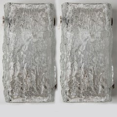 Ein Paar Wandleuchten aus strukturiertem Glas in Silber Kalmar Lighting, 1970er Jahre