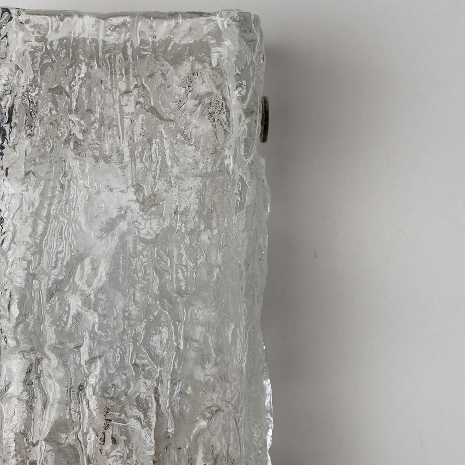 A pair of Rock Textured Glass Silver Wall Lights Kalmar, 1970s In Good Condition For Sale In Rijssen, NL