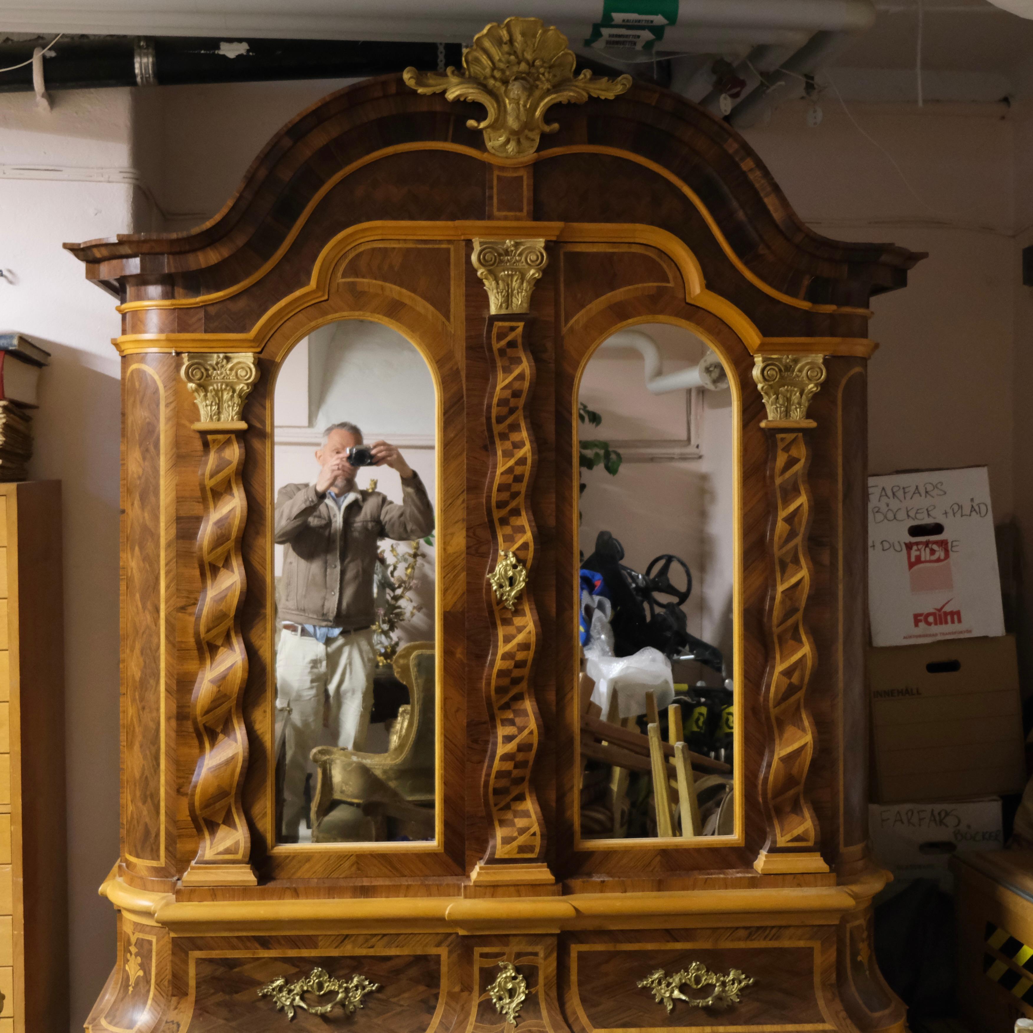 A pair! of rococo style cabinets. In Good Condition For Sale In Stockholm, SE