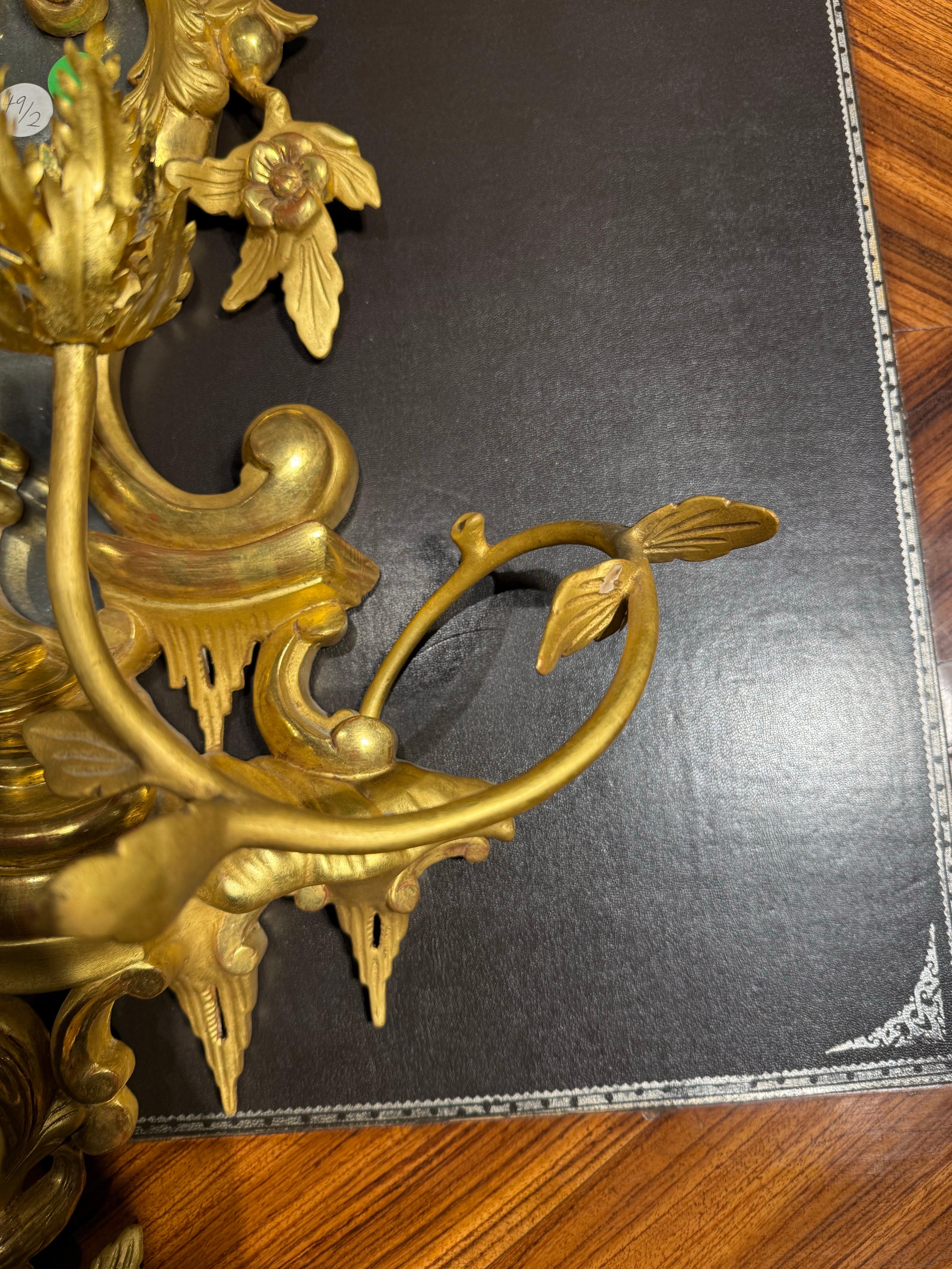 Paire d'appliques murales en bois doré de style rococo, XIXe siècle en vente 4