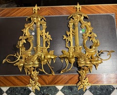 Paire d'appliques murales en bois doré de style rococo, XIXe siècle