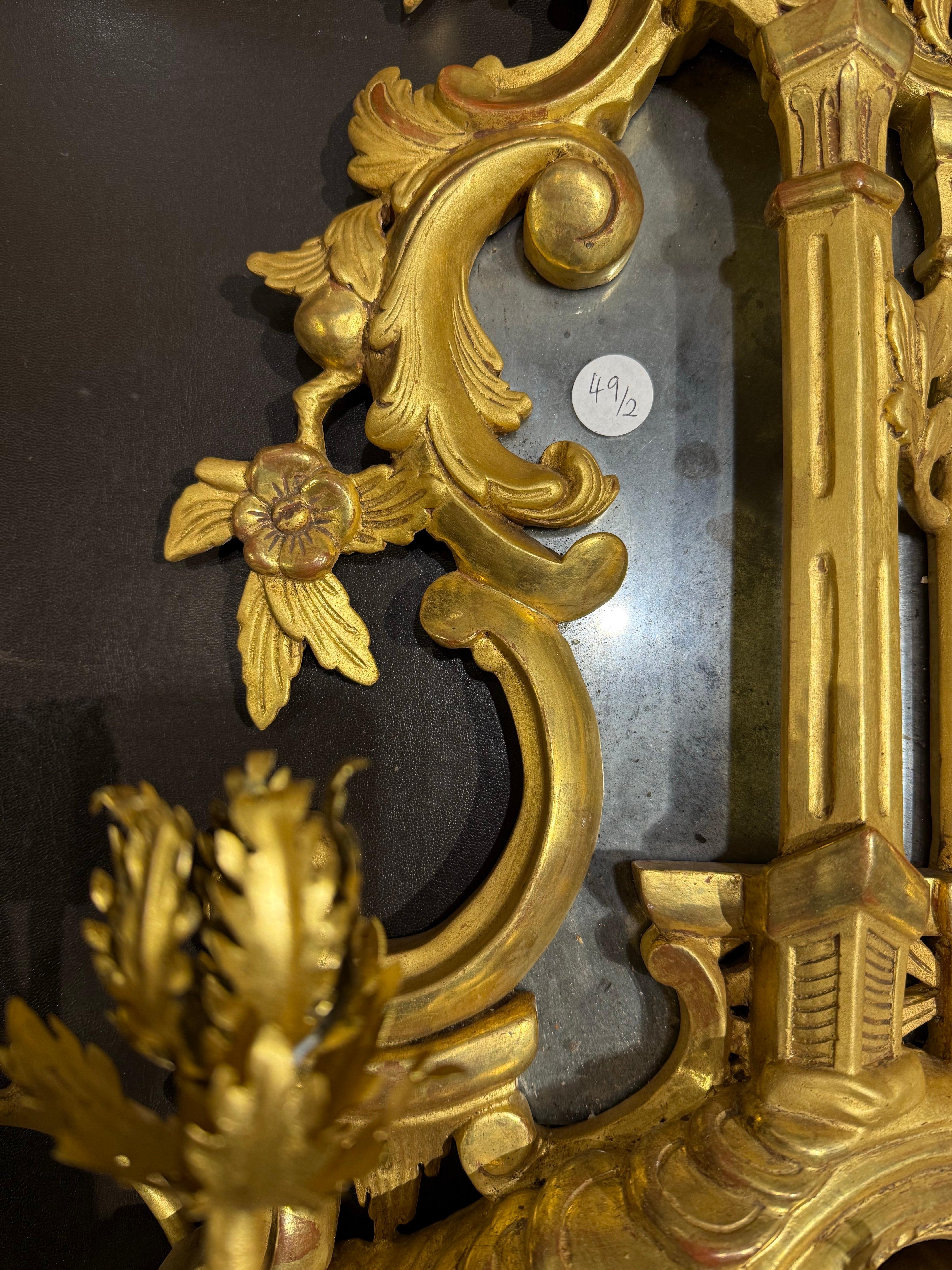Doré Paire d'appliques murales en bois doré de style rococo, XIXe siècle en vente