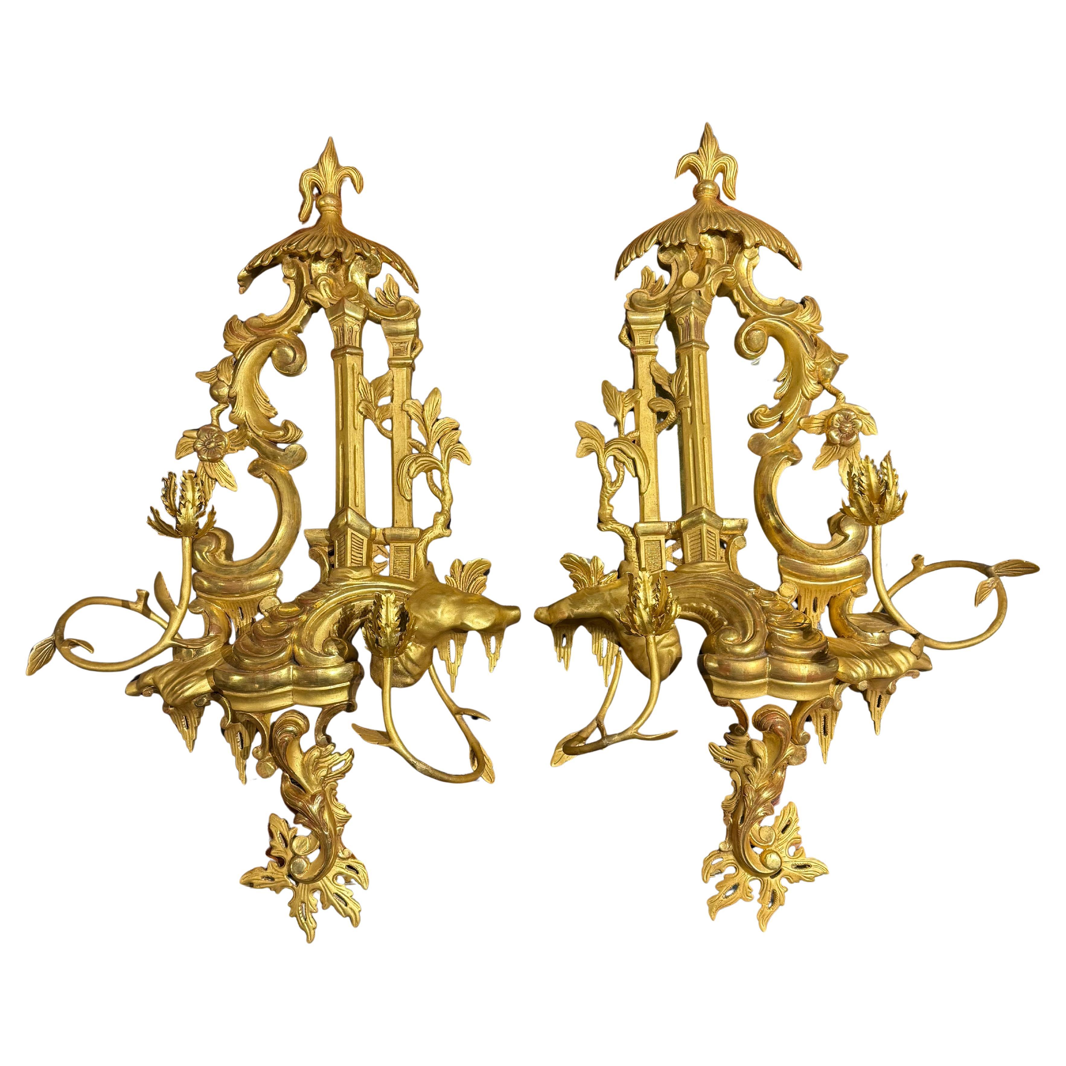 Paire d'appliques murales en bois doré de style rococo, XIXe siècle en vente