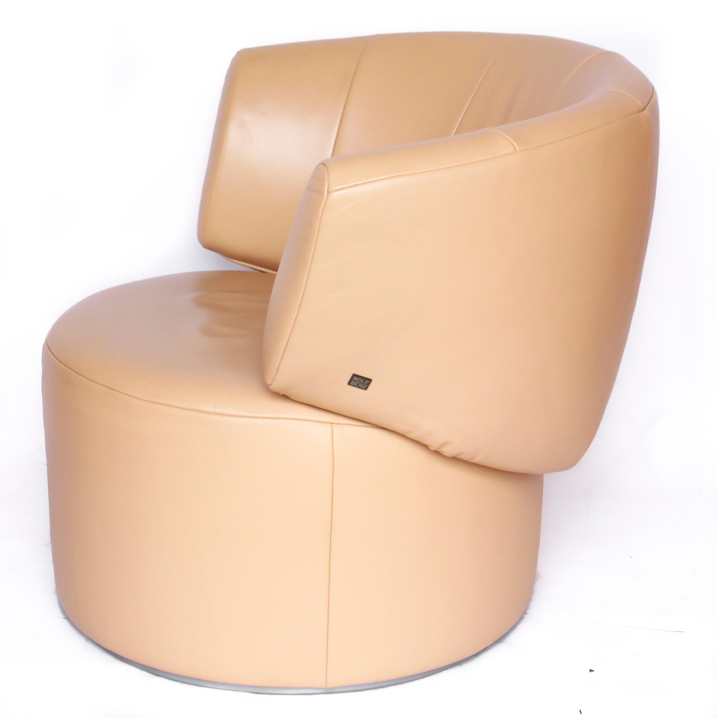 Pair of Rolf Benz 684 Armchairs Cream Leather Wooden Base Swivel Movement 6