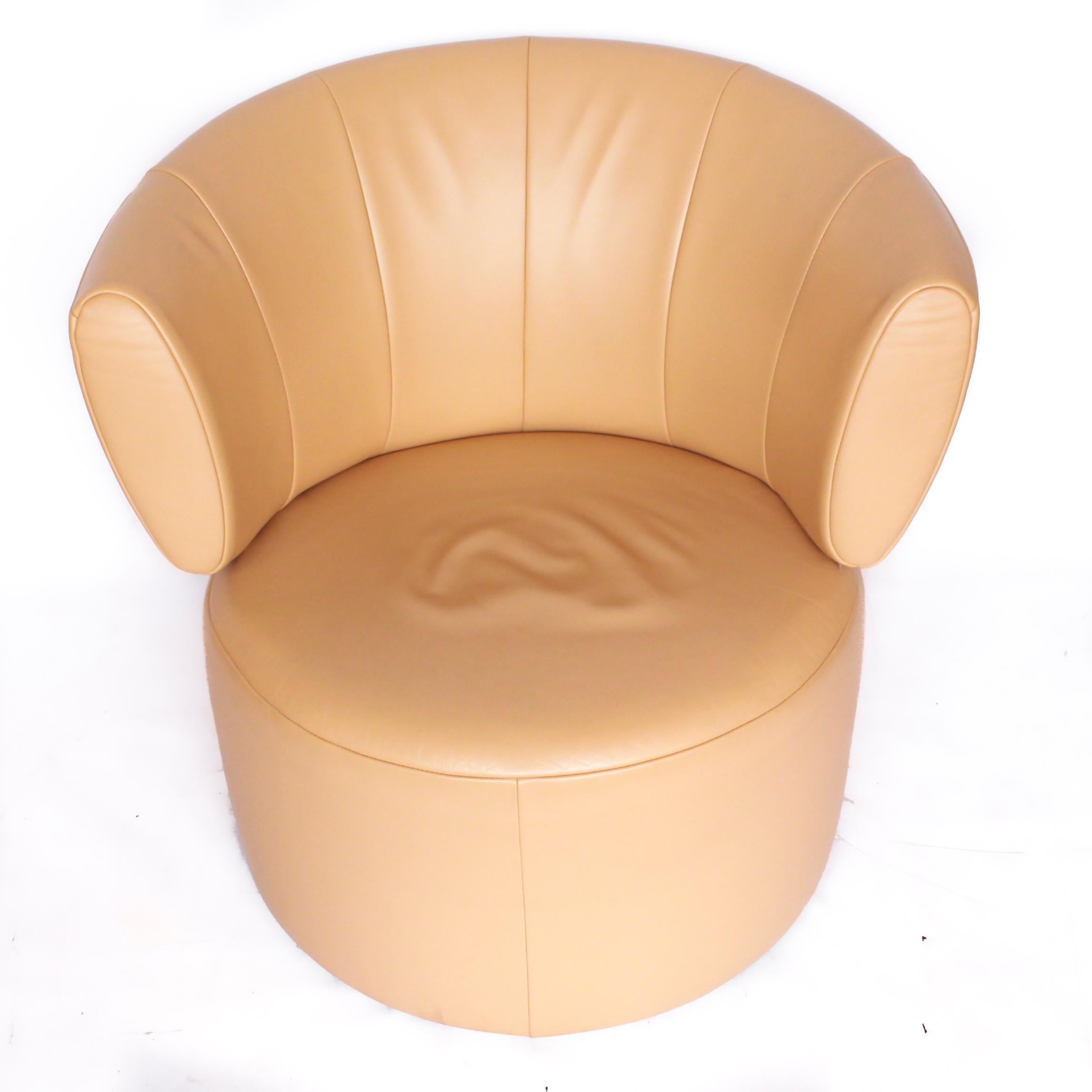 Late 20th Century Pair of Rolf Benz 684 Armchairs Cream Leather Wooden Base Swivel Movement