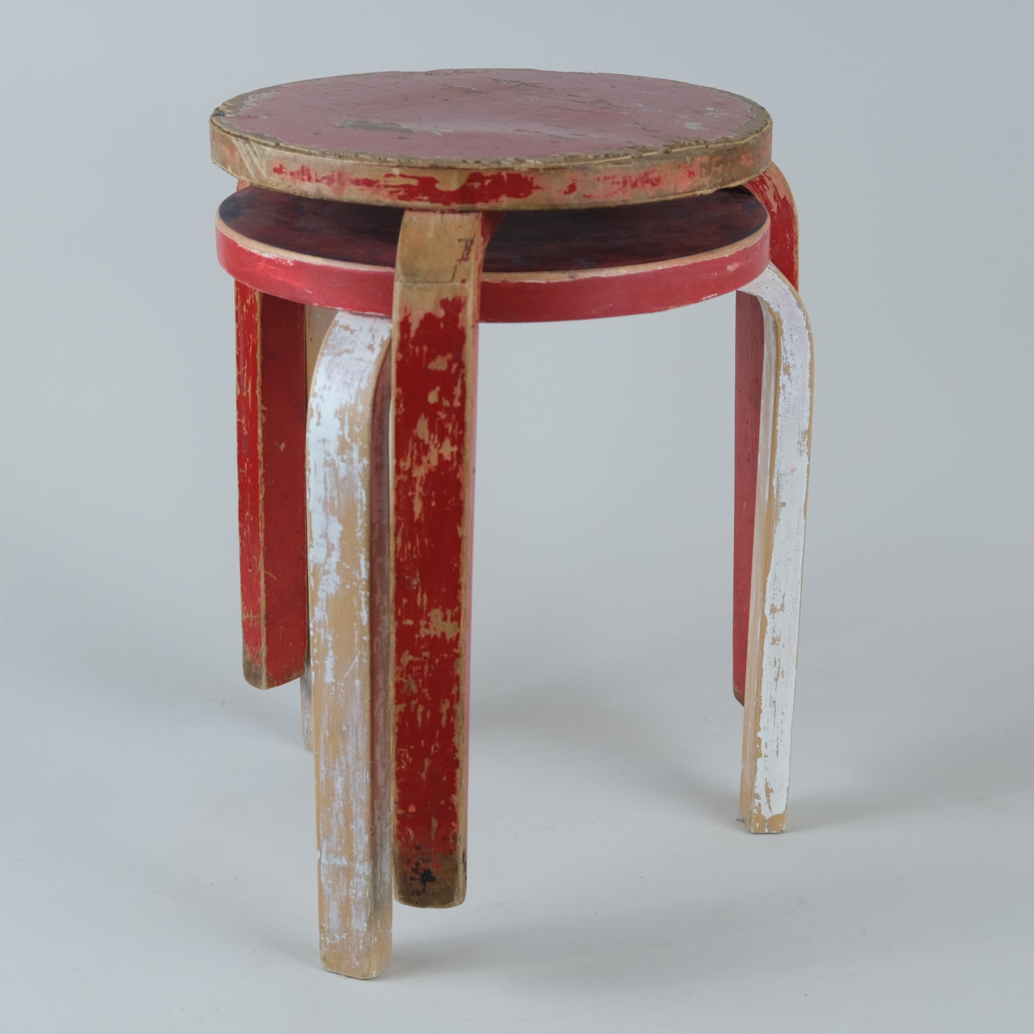 A 'Pair' of Roughly Loved Alvar Aalto Stools Model 60 In Birch, Artek 1950s For Sale 4