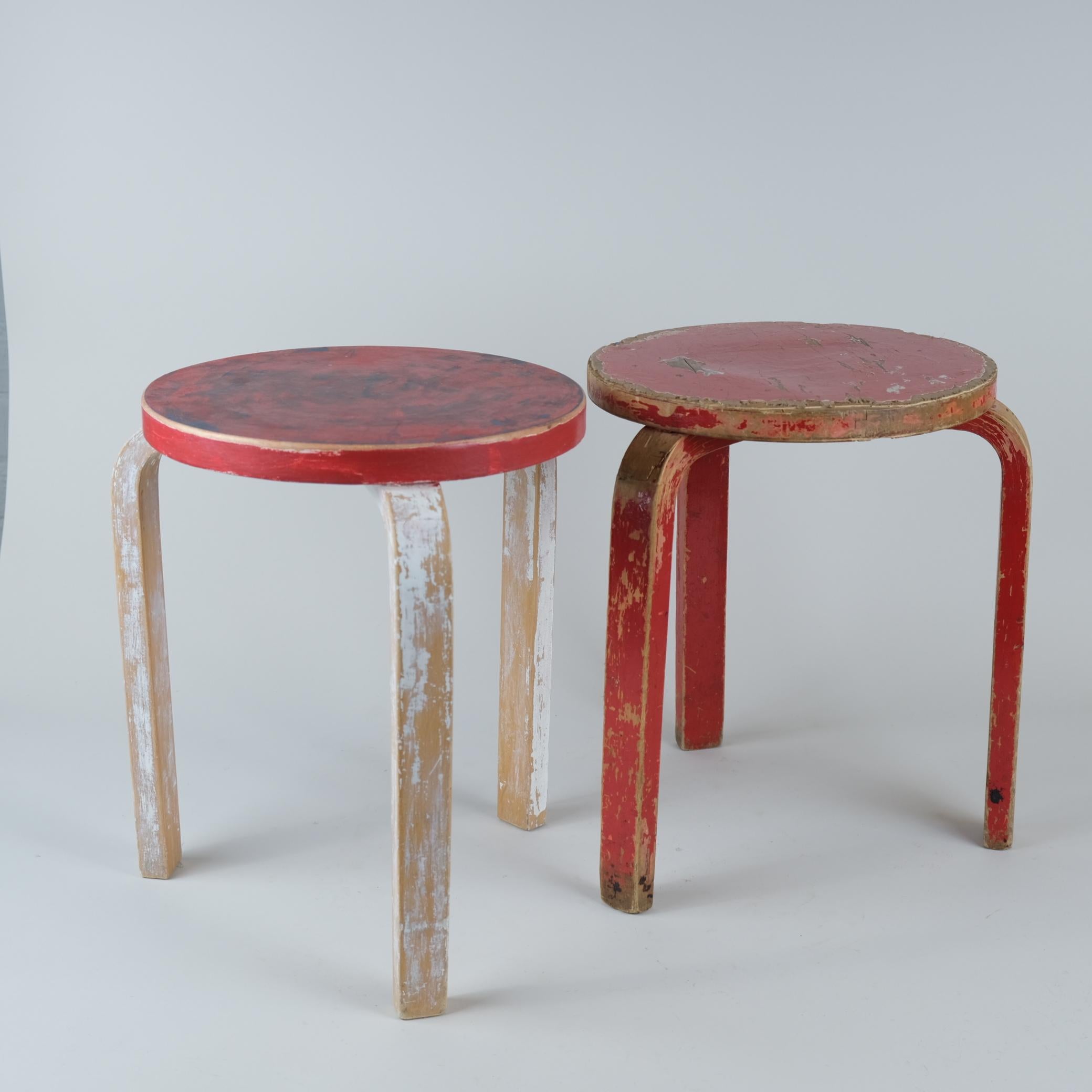 A 'Pair' of Roughly Loved Alvar Aalto Stools Model 60 In Birch, Artek 1950s For Sale 9