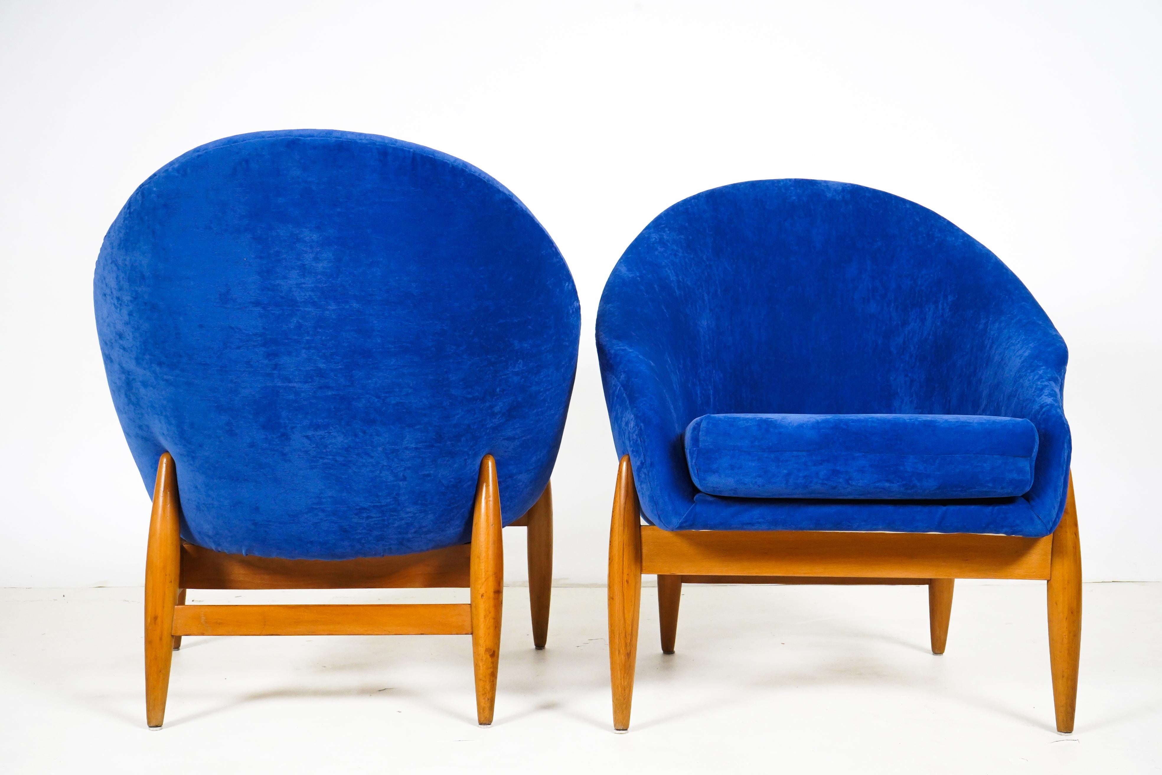 20th Century Pair of Round Back Armchairs with Solid Beechwood Legs For Sale