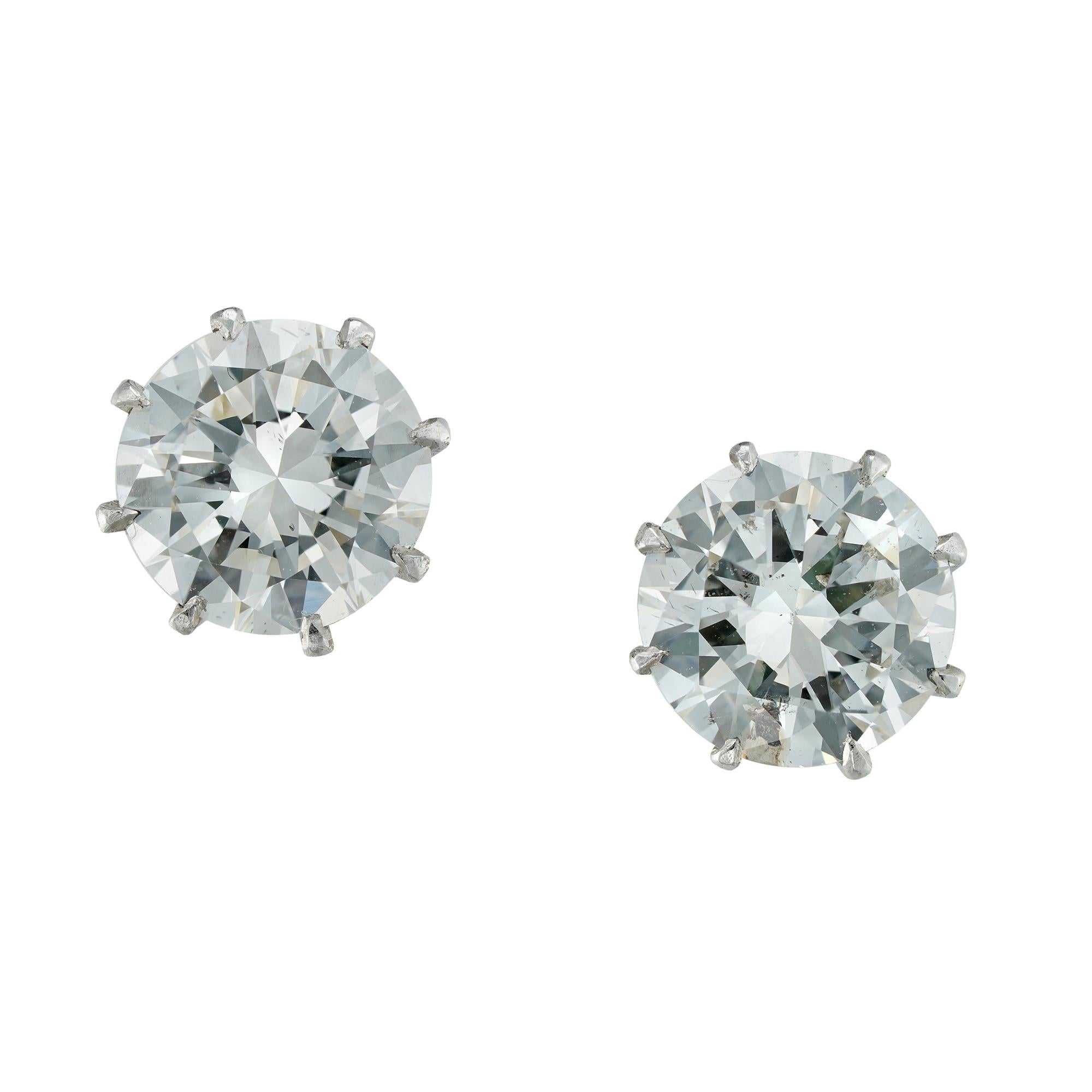 DeBeers Certified Round Brilliant-Cut Diamond Stud Earrings In Excellent Condition In London, GB