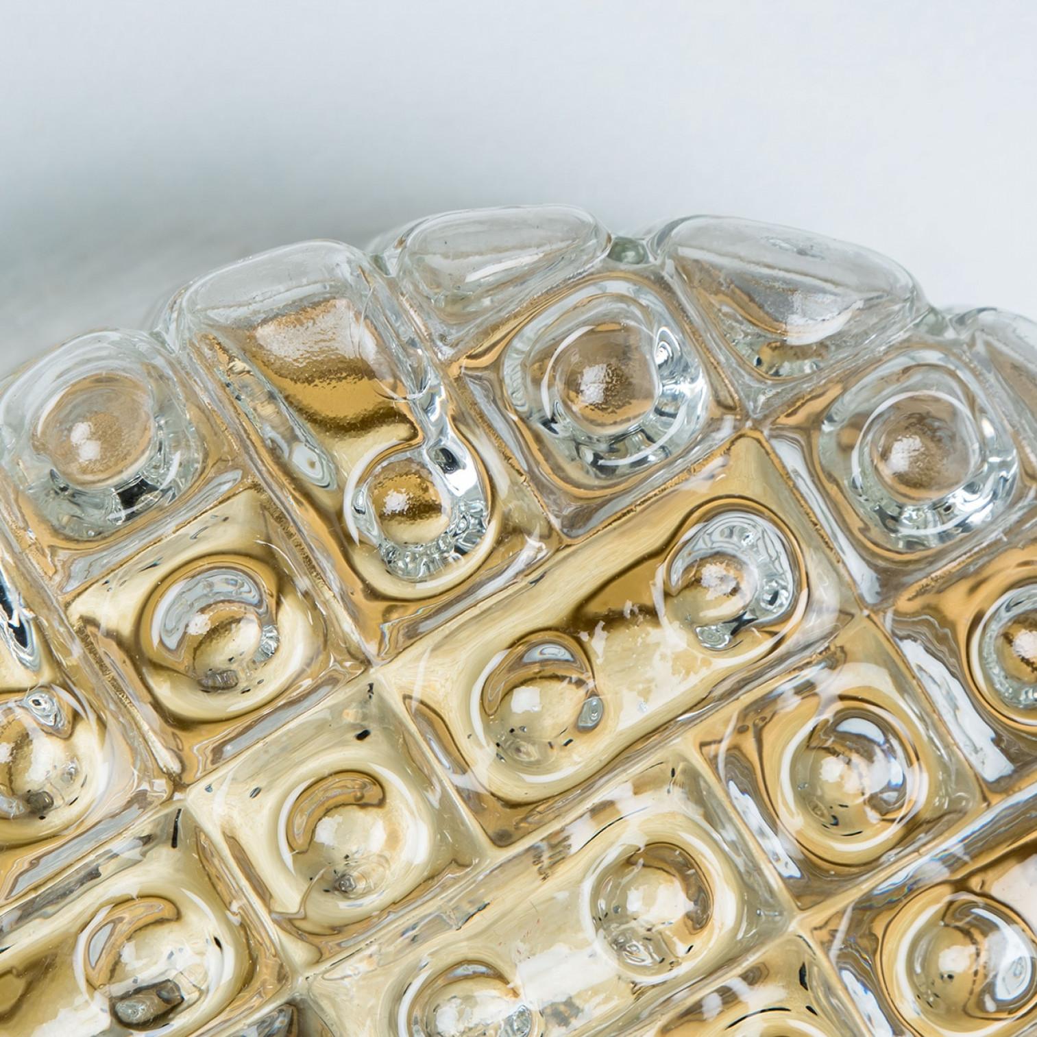Ein Paar runde Wandleuchten aus klarem Glas im Stil von Helena Tynell im Angebot 3