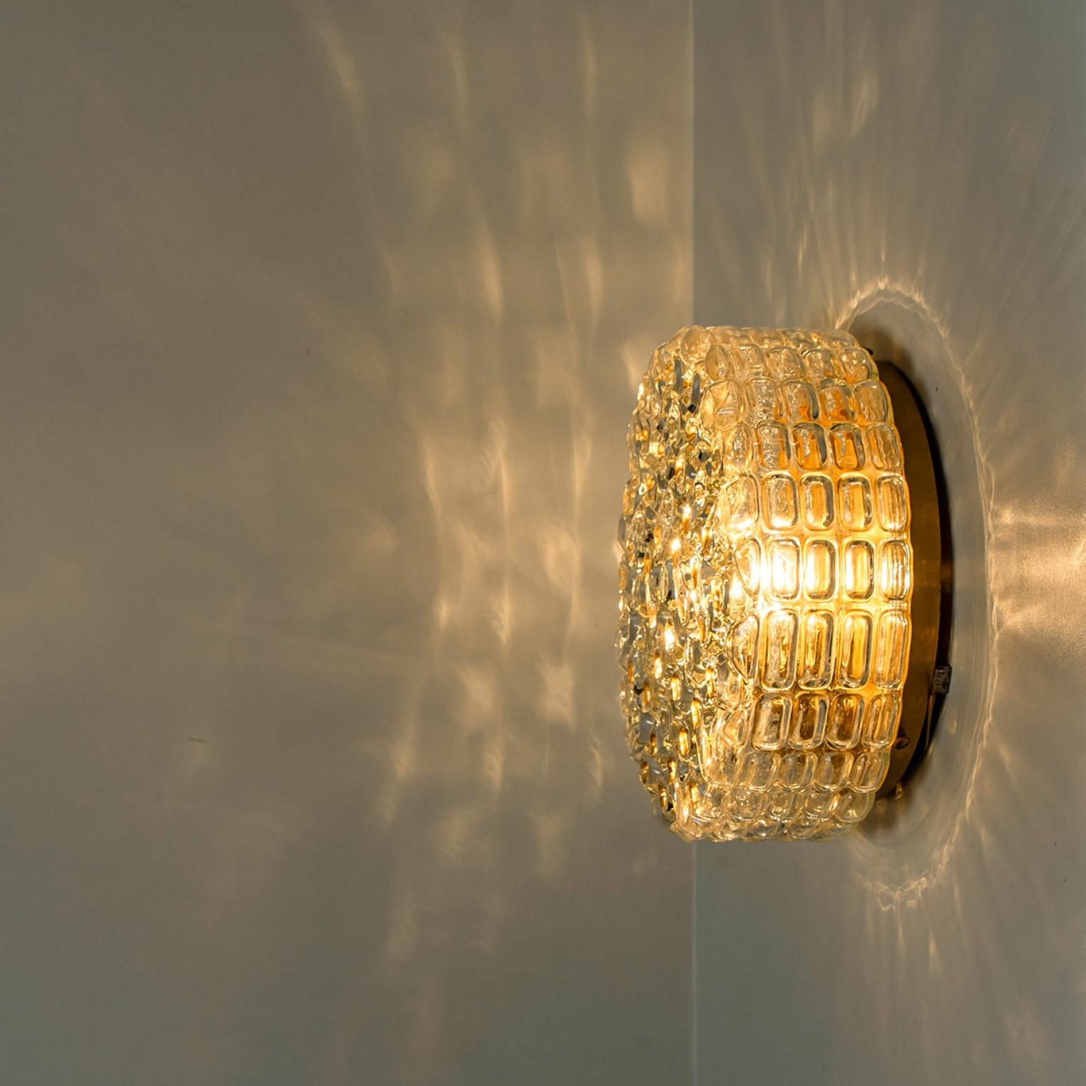 A Pair of Round Clear Bubble Glass Wall Lights in the Style of Helena Tynell in vendita 5
