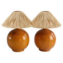 Ein Paar runde Designer-Tischlampen aus massivem Kiefernholz aus Schweden, 1970er Jahre