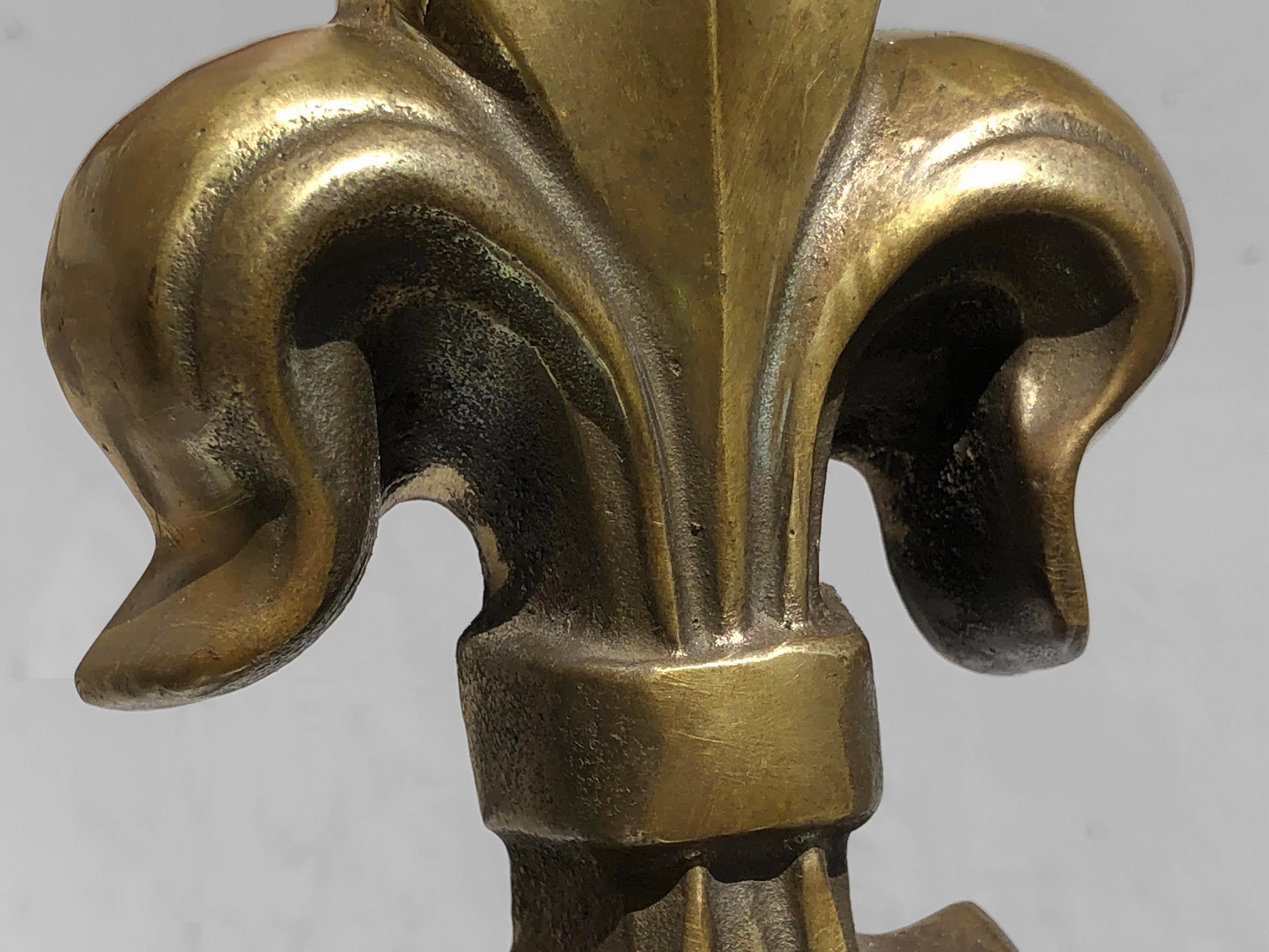 Paire d'ANDIRONS ART-DECO NEOCLASSICAL SHABBY-CHIC en bronze, France 1950 en vente 2