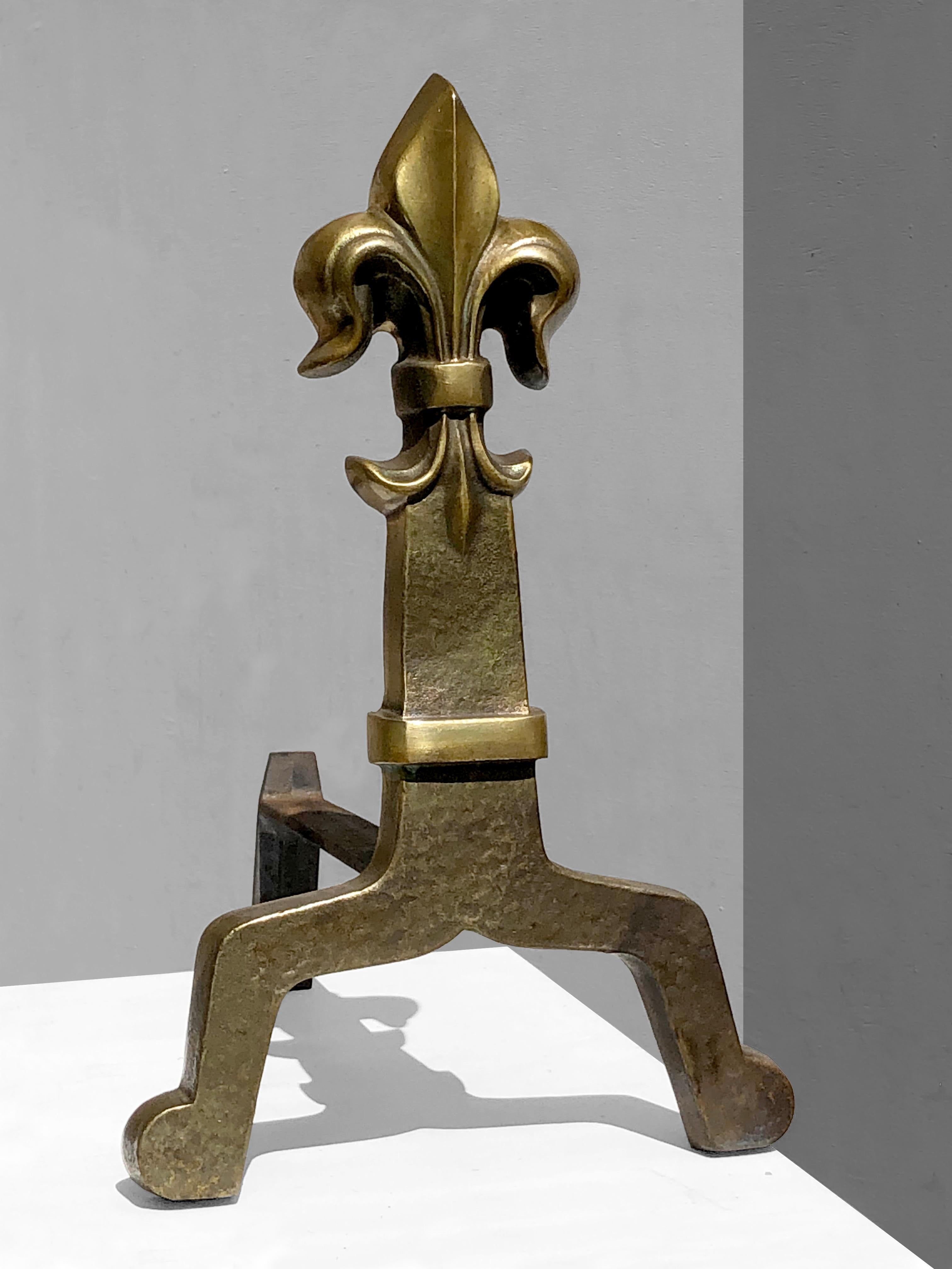 Milieu du XXe siècle Paire d'ANDIRONS ART-DECO NEOCLASSICAL SHABBY-CHIC en bronze, France 1950 en vente