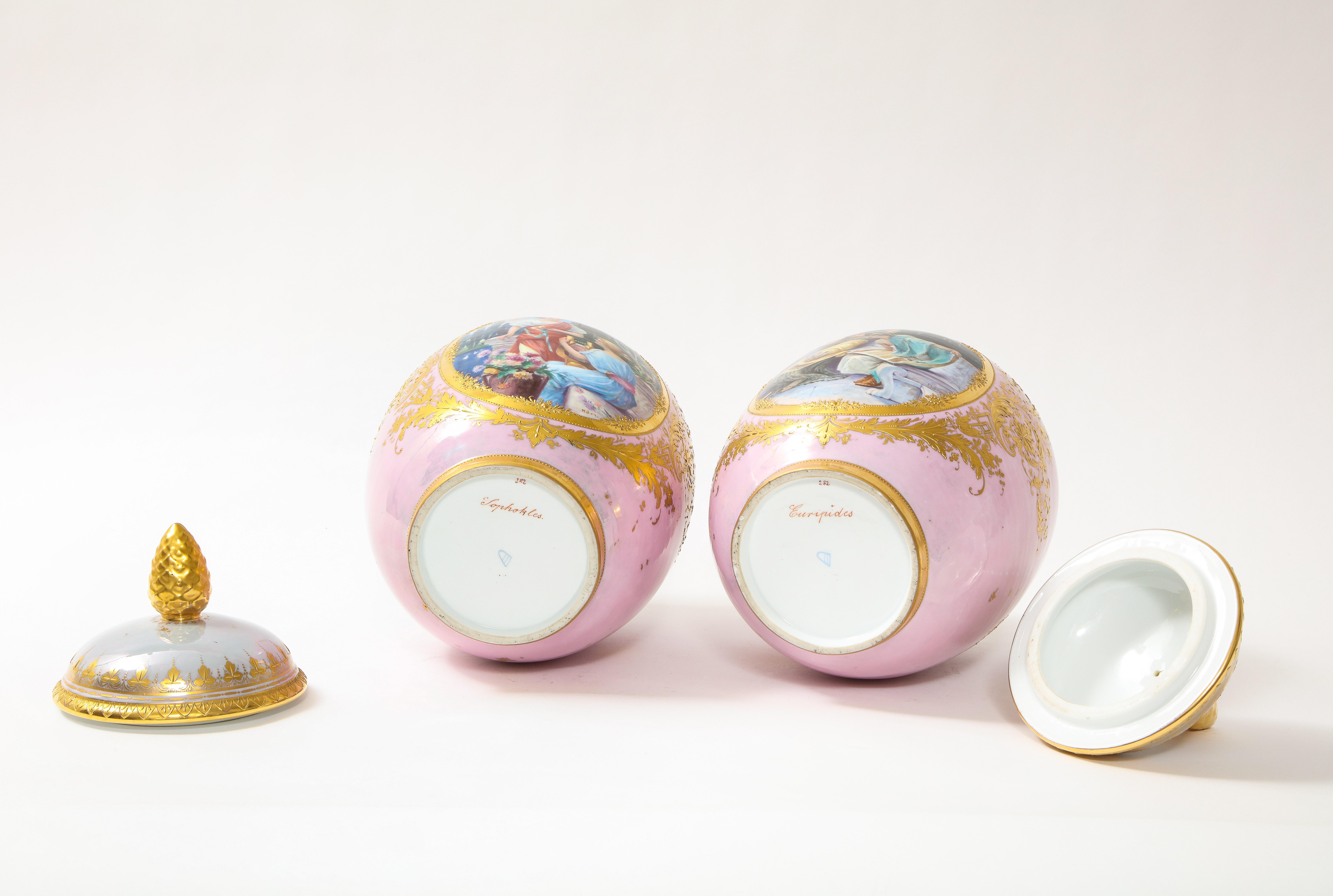 Coppia di vasi Royal Vienna Porcelain rosa cangiante con scene neoclassiche in vendita 10