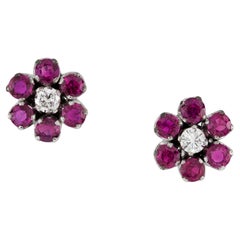 Paire de clous d'oreilles grappes florales en rubis et diamants
