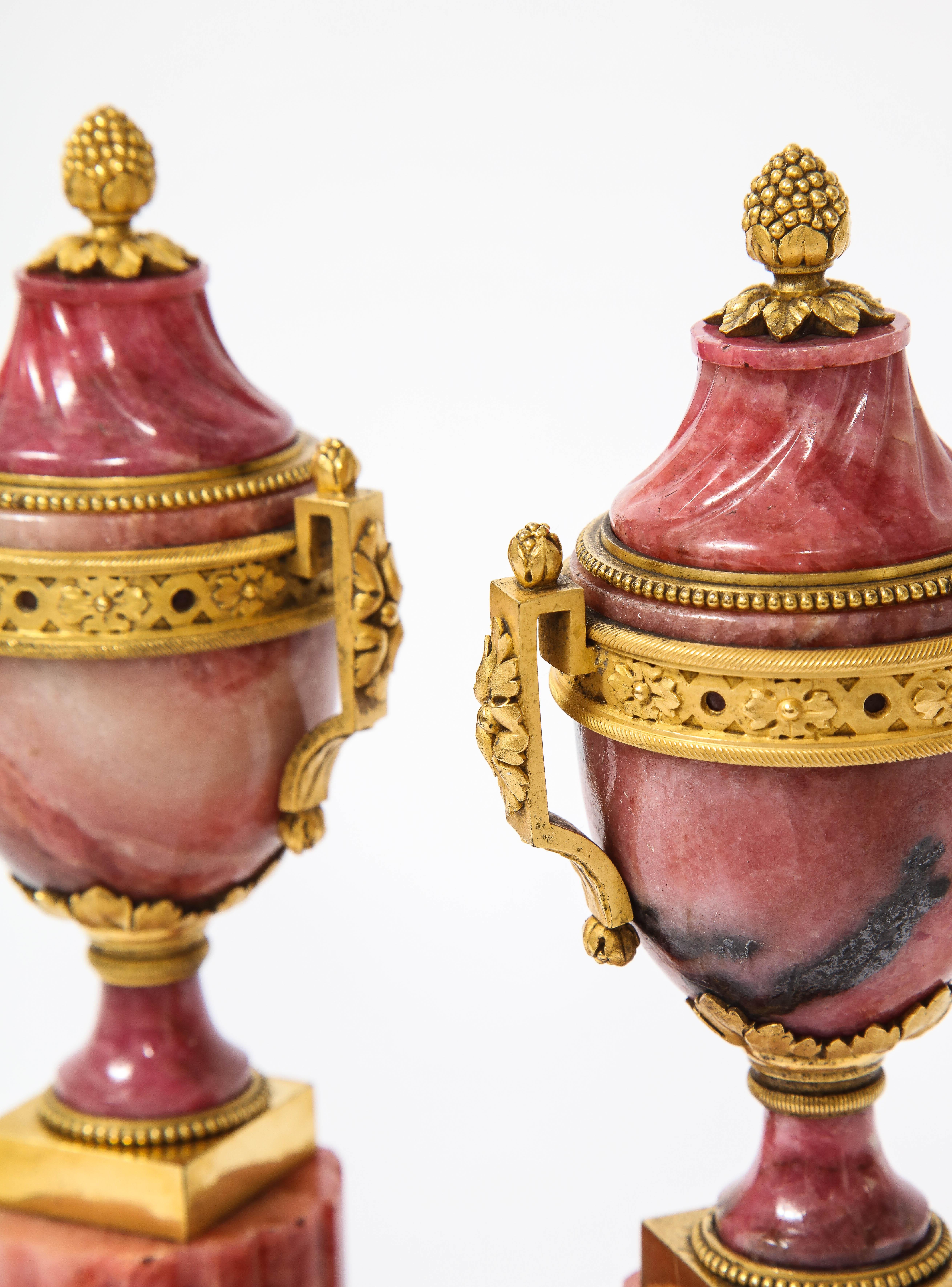 Pair of Russian Louis XVI Style Dore Bronze Mounted Rhodanite Cassolettes In Good Condition For Sale In New York, NY