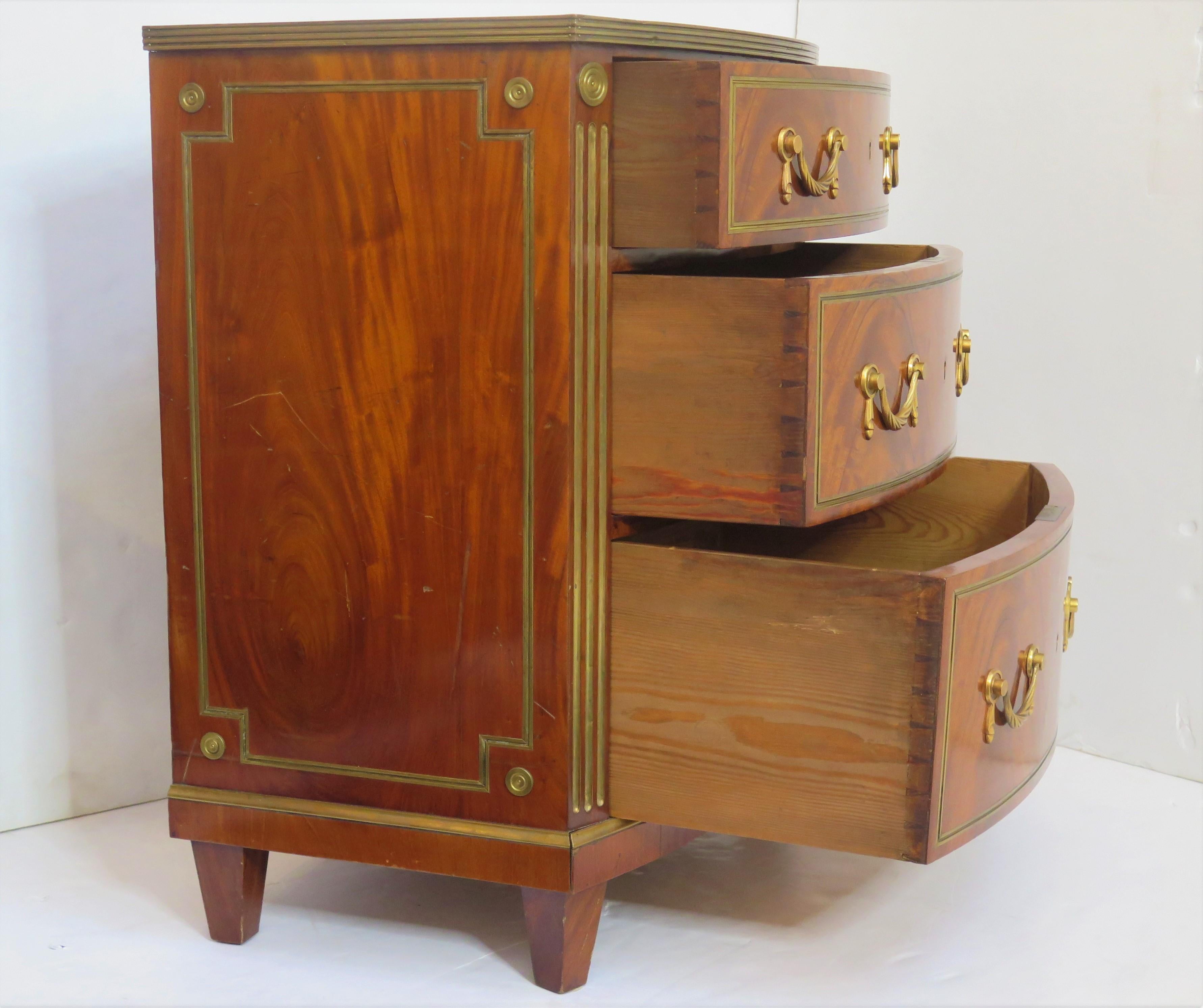 A Pair of Russian Neoclassical Chests of Drawers For Sale 1