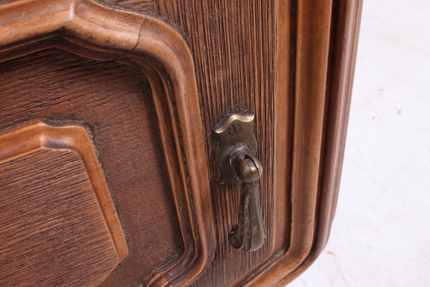 Early 20th Century Pair of Rustic Italian Bedside Cabinets, circa 1920