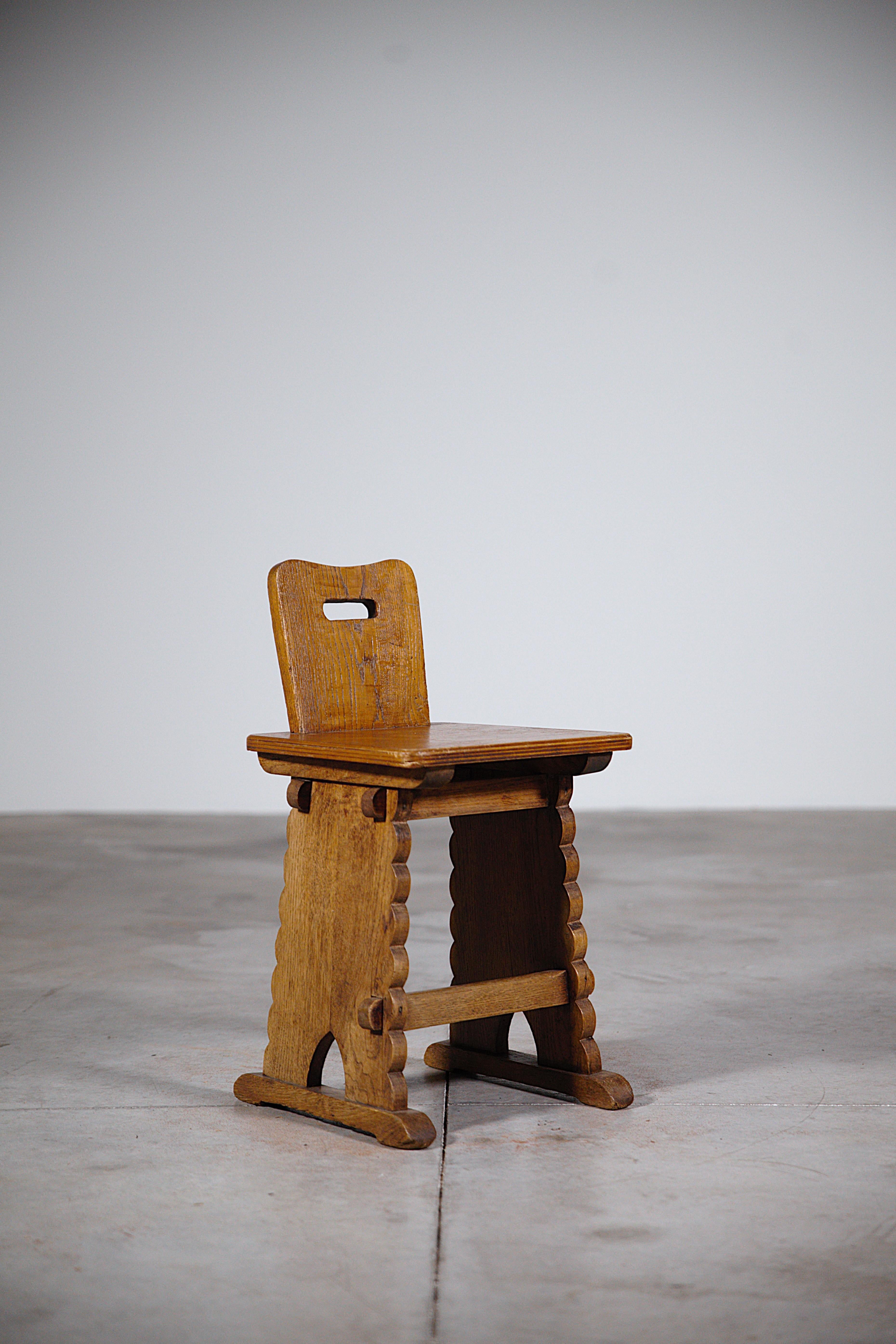A pair of rustic stools from french mountains 1970s.

Beautiful patina.

Quality manufacturing.

In solid oak.