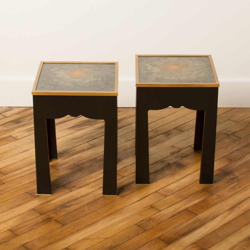 Paire de tables d'appoint de salon laquées et peintes à la main Bon état - En vente à Philadelphia, PA