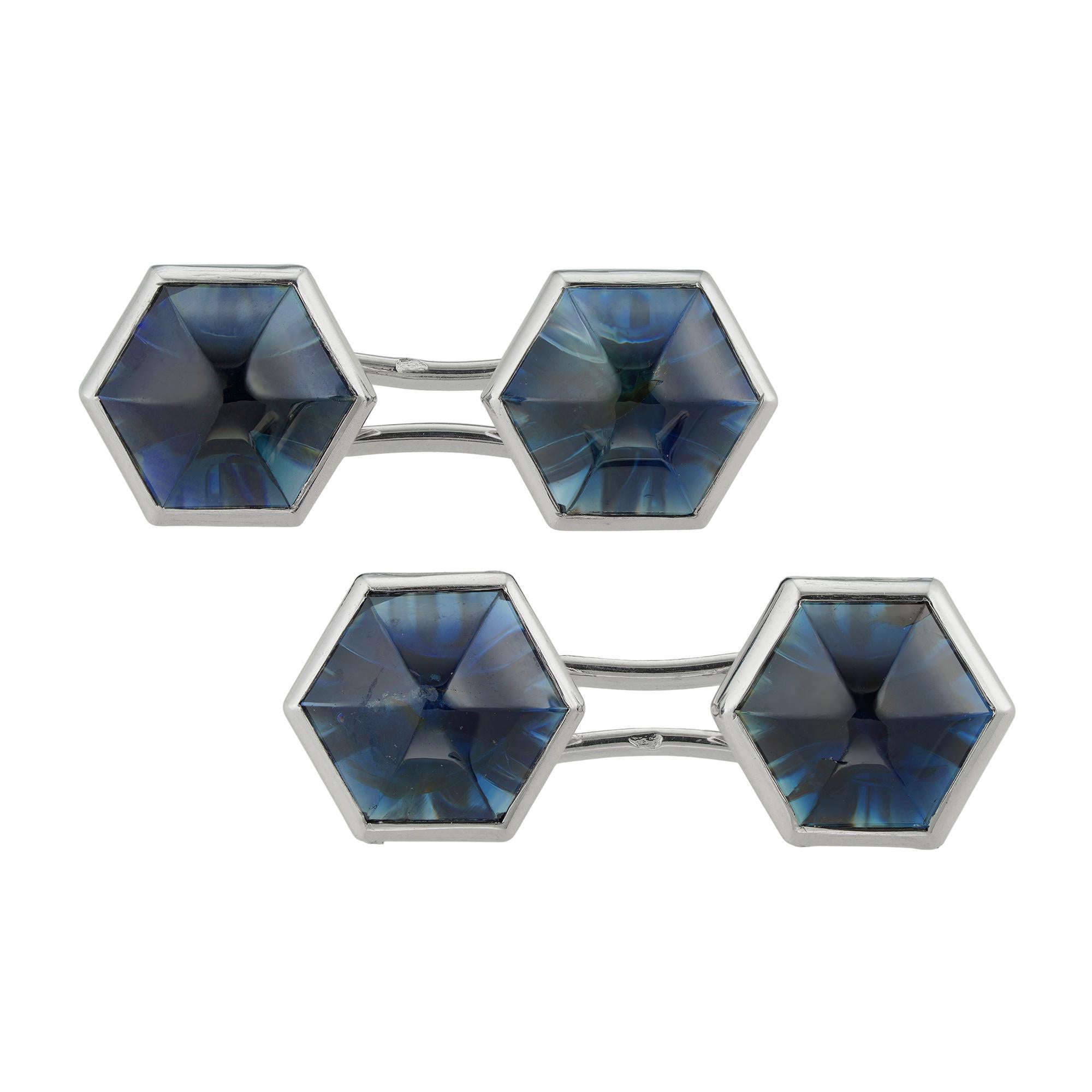 Taille cabochon Paire de boutons de manchette hexagonaux en saphir en vente