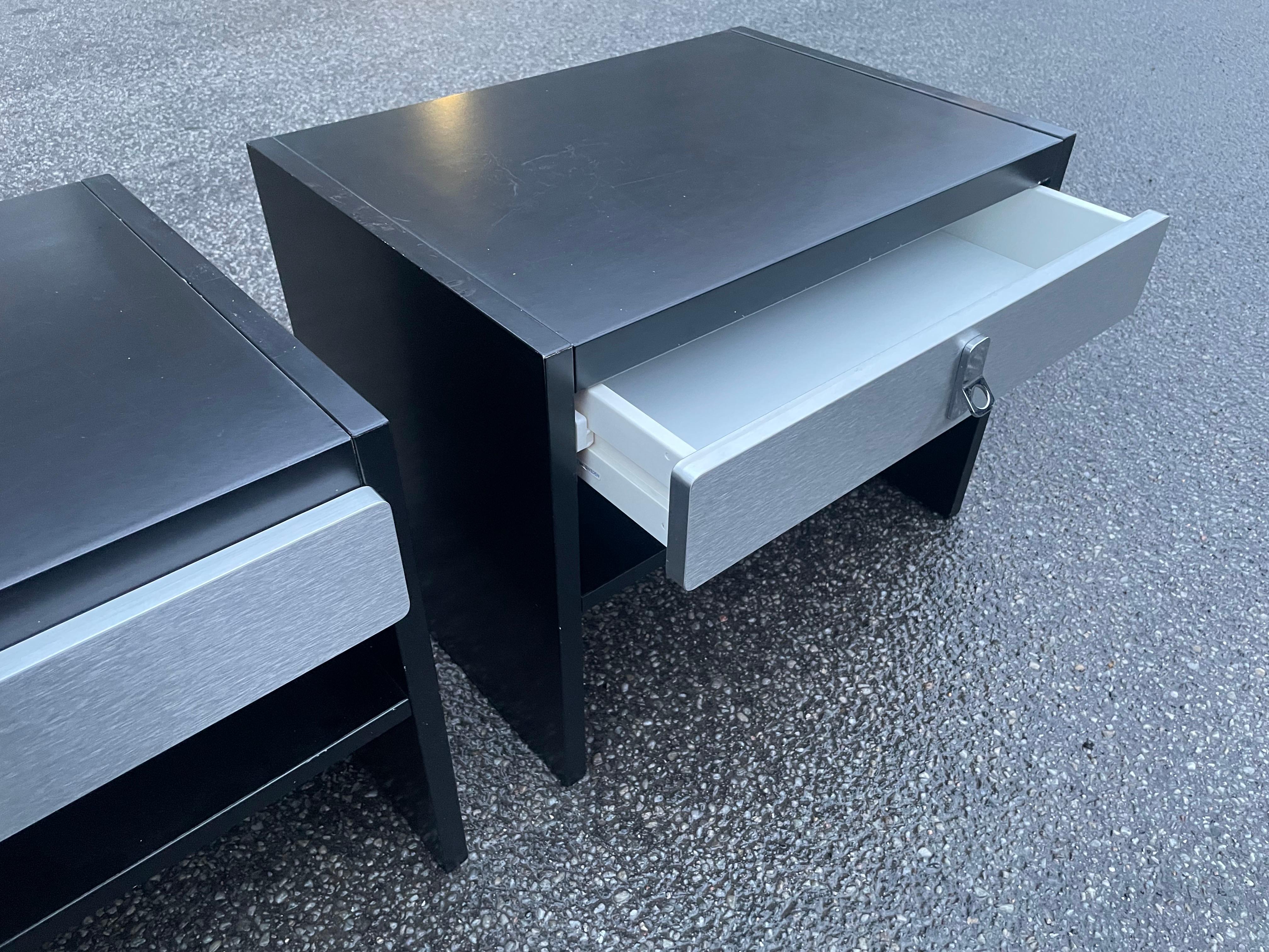 Mid-Century Modern A pair of Scandinavian 'Avanti' night stands from DUX by Antonio Gioia. 1980´s For Sale