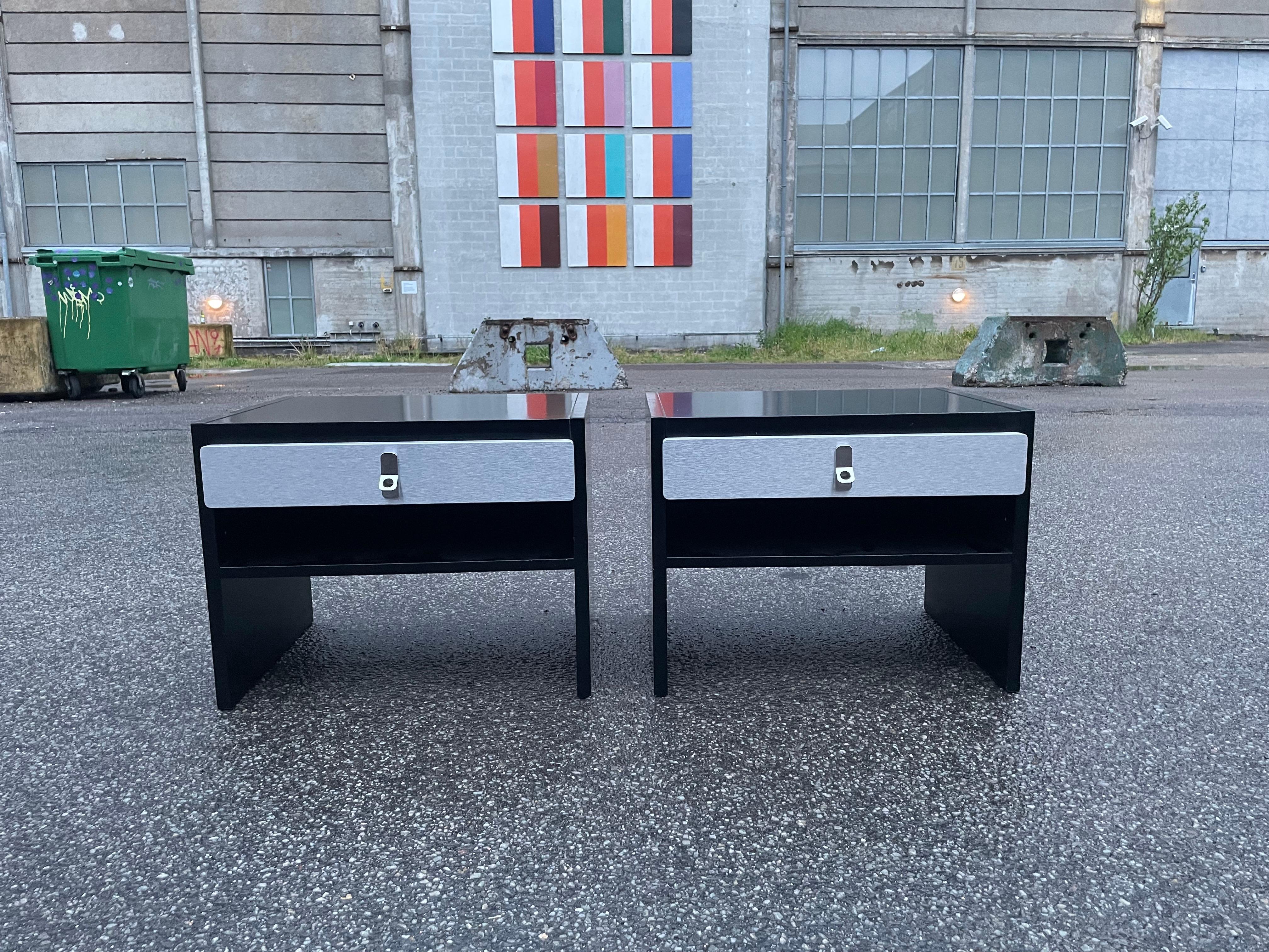 A pair of Scandinavian 'Avanti' night stands from DUX by Antonio Gioia. 1980´s In Good Condition For Sale In Copenhagen, DK