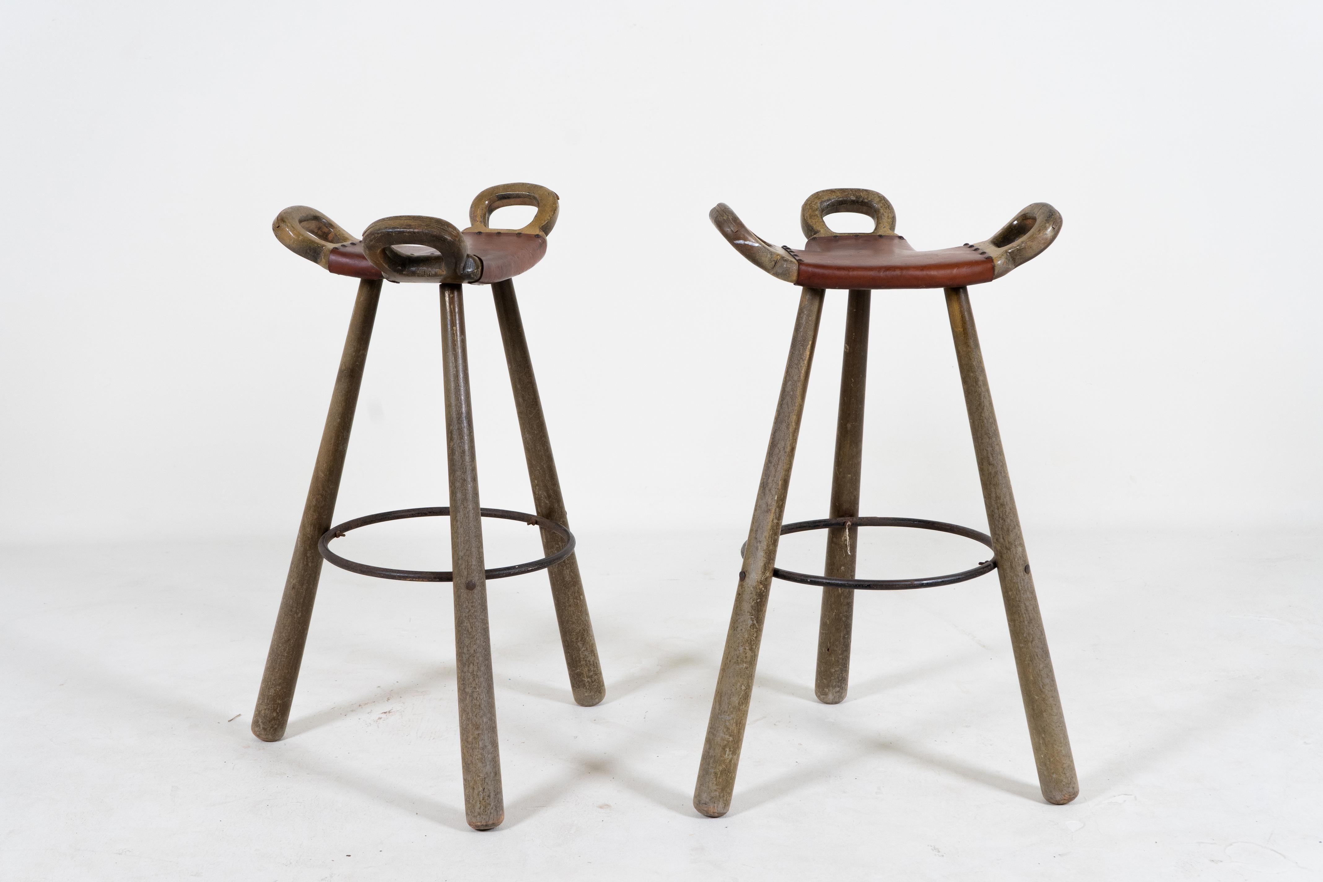 Scandinavian modern bar stools by Carl Malmsten, made in 1950s Sweden. Embodying the essence of Nordic mid-century aesthetics, these stools combine sturdy solid beech construction and rounded and organic shape with convenient handles. Painted steel