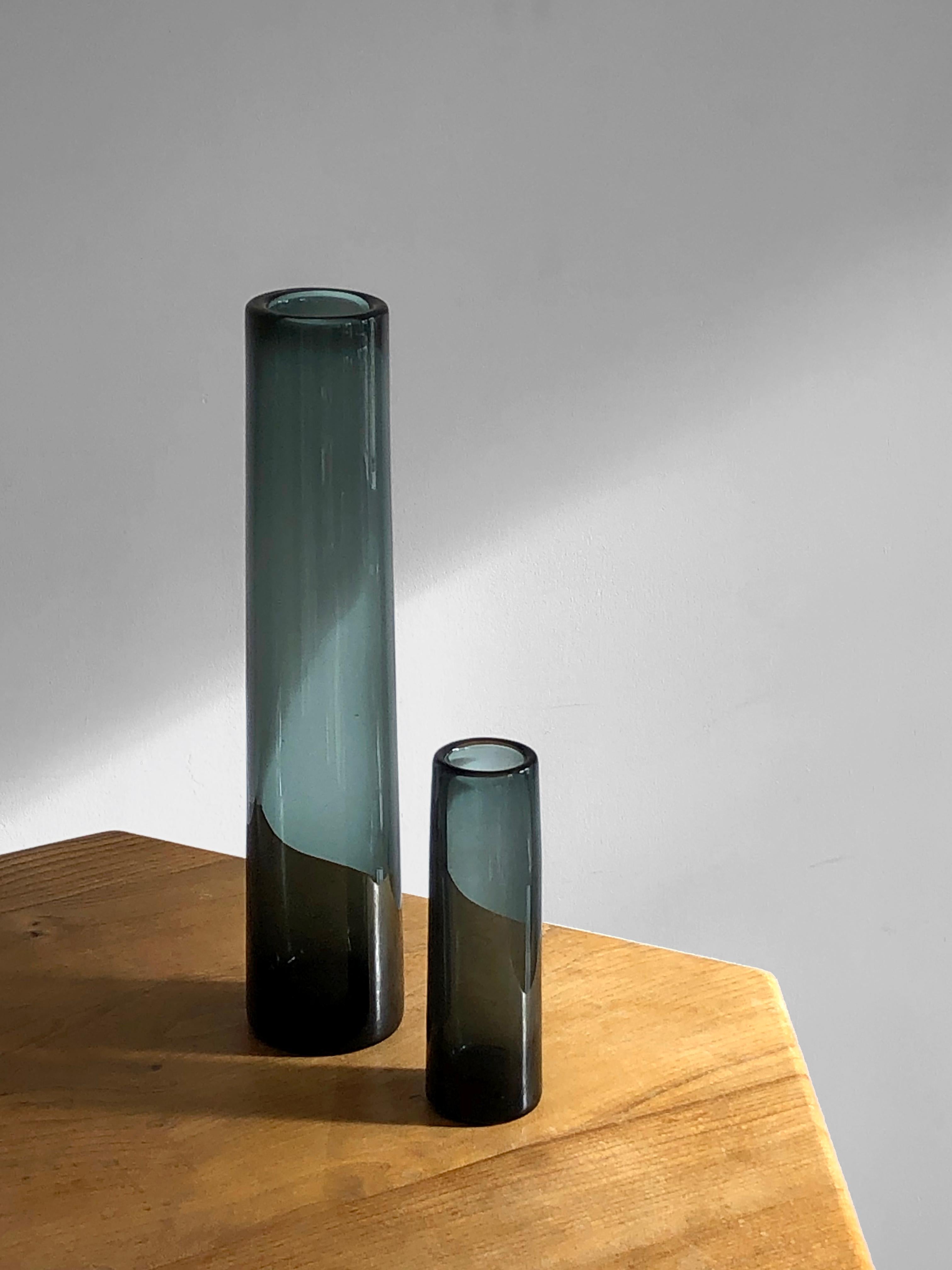 A Pair of SCANDINAVIAN GLASS VASES, by PER LUTKEN, for HOLMEGAARD, Denmark 1960 For Sale 4