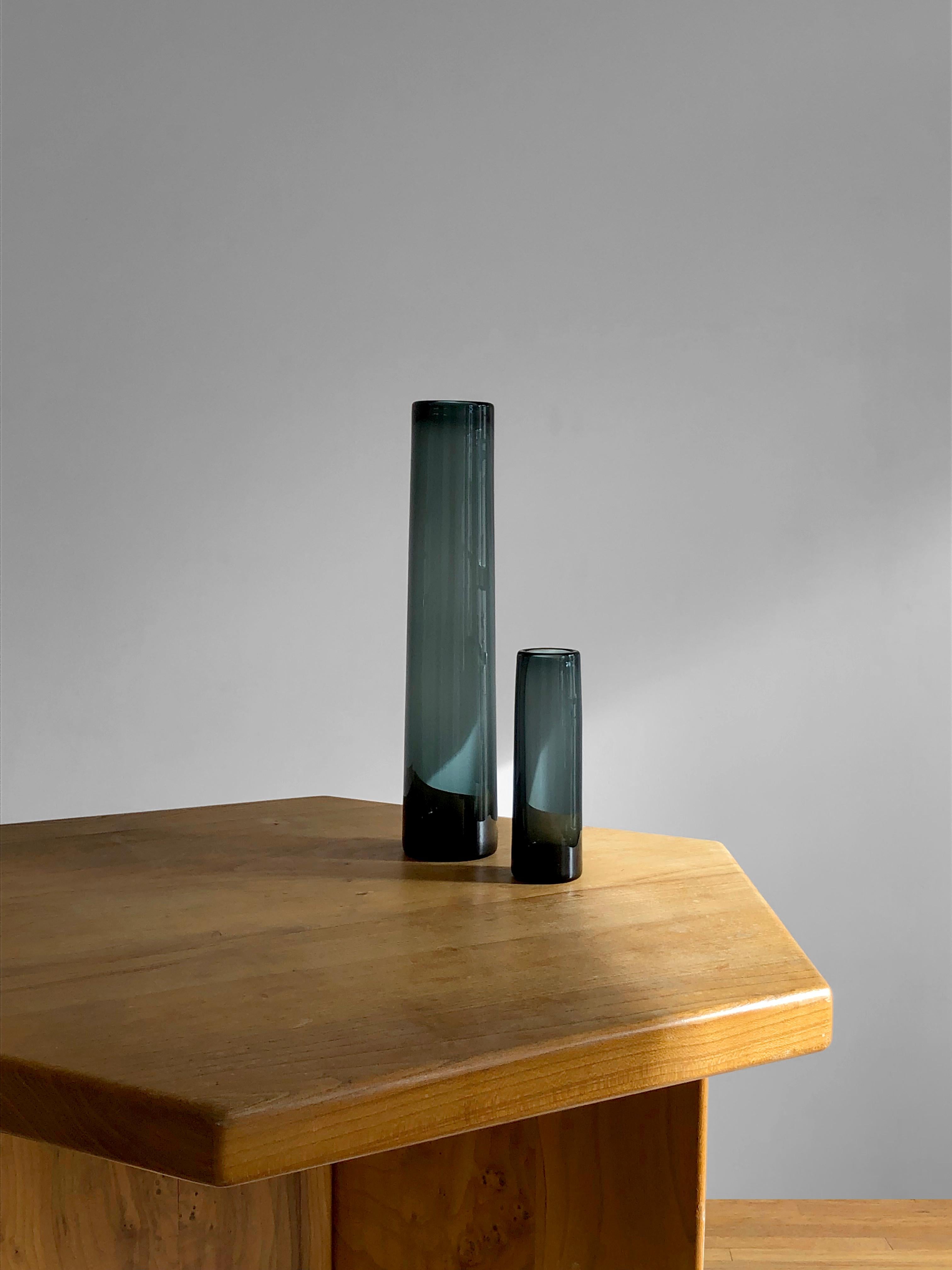 A spectacular pair of asymetrical cylindrical or tube blown vases, Modernist, Forme-Libre, 2 high and low purple blue blown glass vases, both acide signed and dated under the base by Per Lütken, for Holmegaard, Denmark 1958 & 1961.

These 2 vases