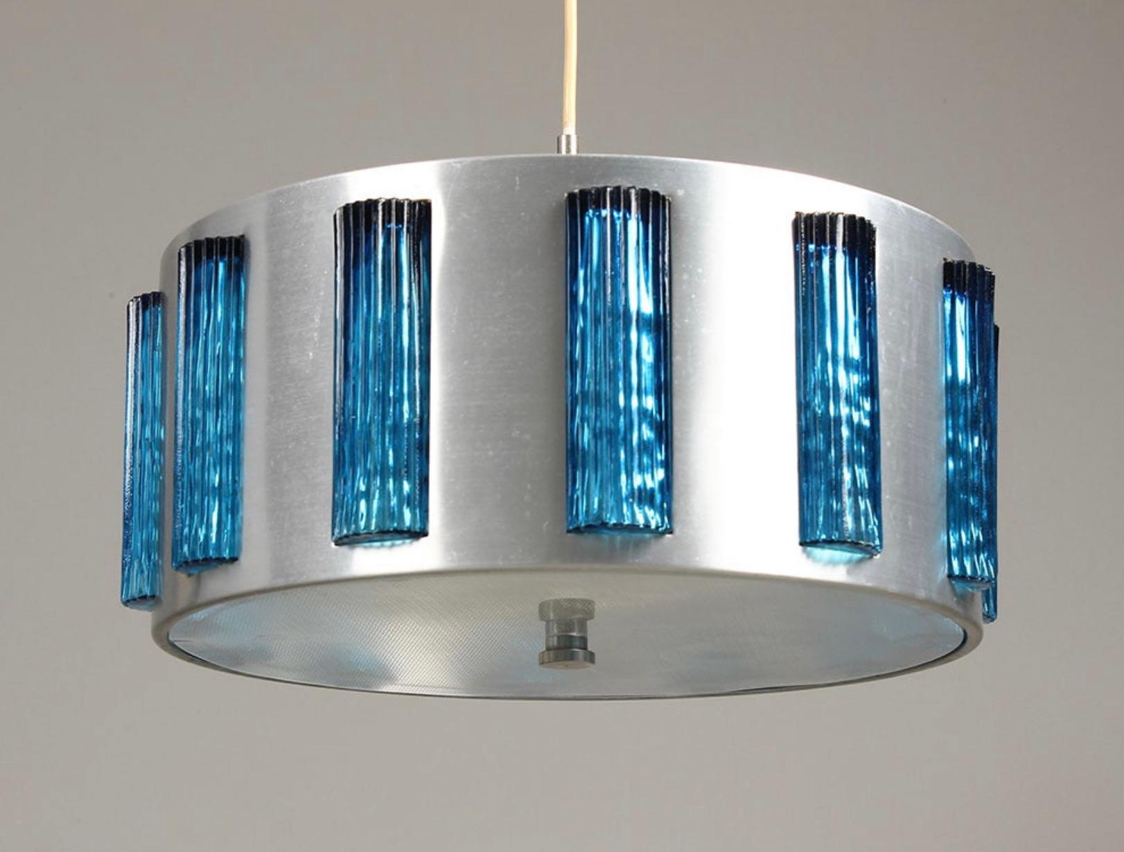 Un par de colgantes de iluminación escandinavos Escandinavo moderno en venta
