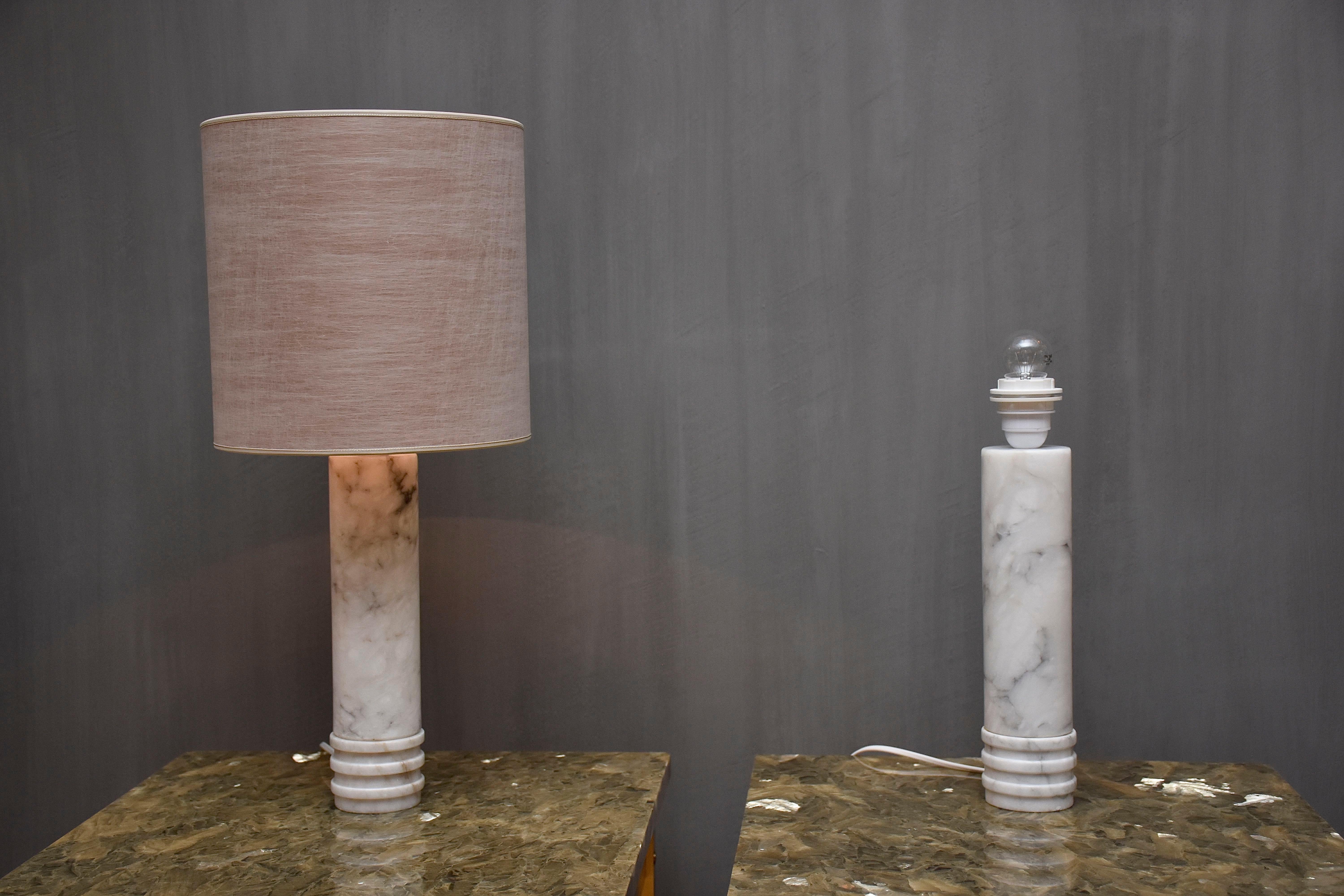 Paire de lampes de table scandinaves modernes en marbre de Carrare par Bergboms Suède en vente 2