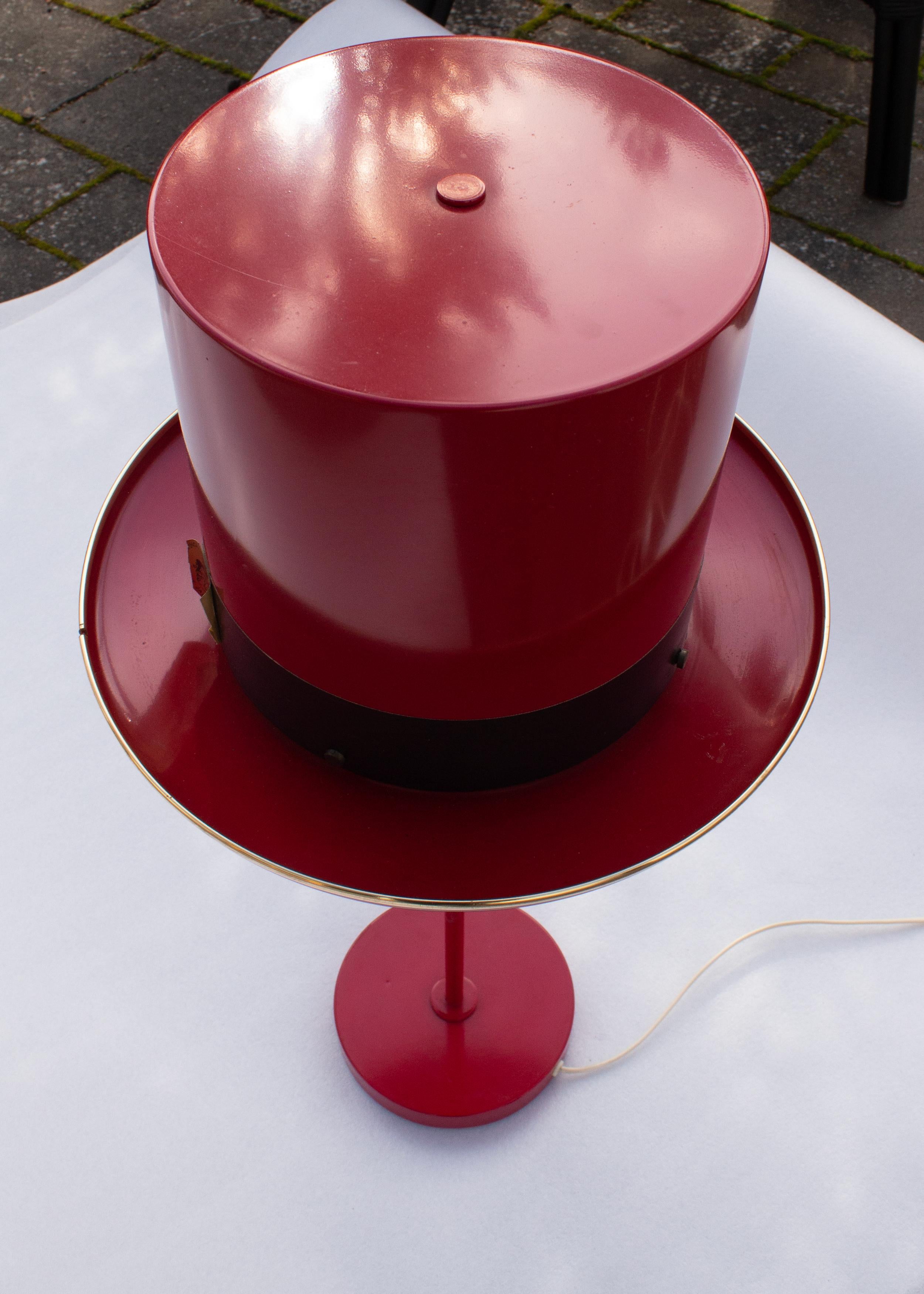 Pair of Scandinavian Modern Hans-Agne Jacobsson Red Table Lamps In Good Condition For Sale In Stockholm, SE