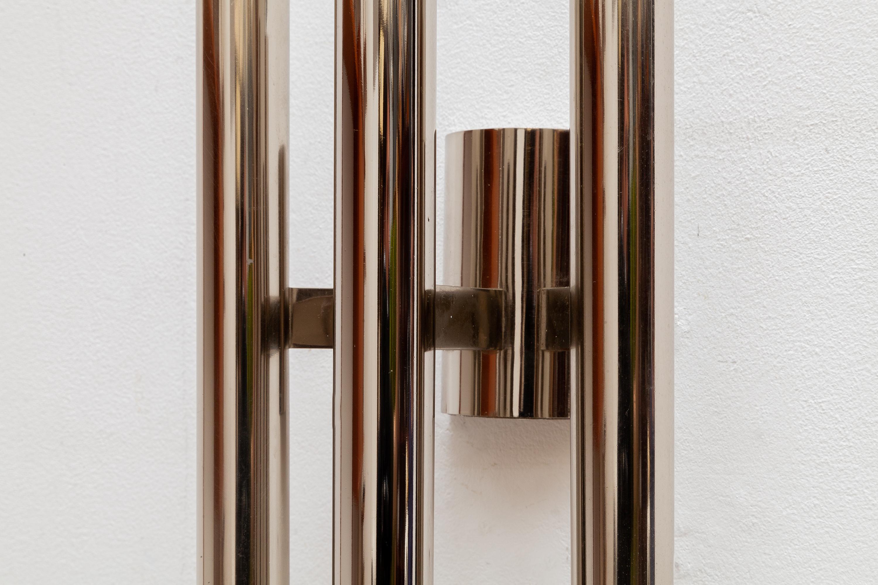A Pair of Sciolari 1970s Chrome Tube Wall Sconces, Italy In Good Condition In Antwerp, BE