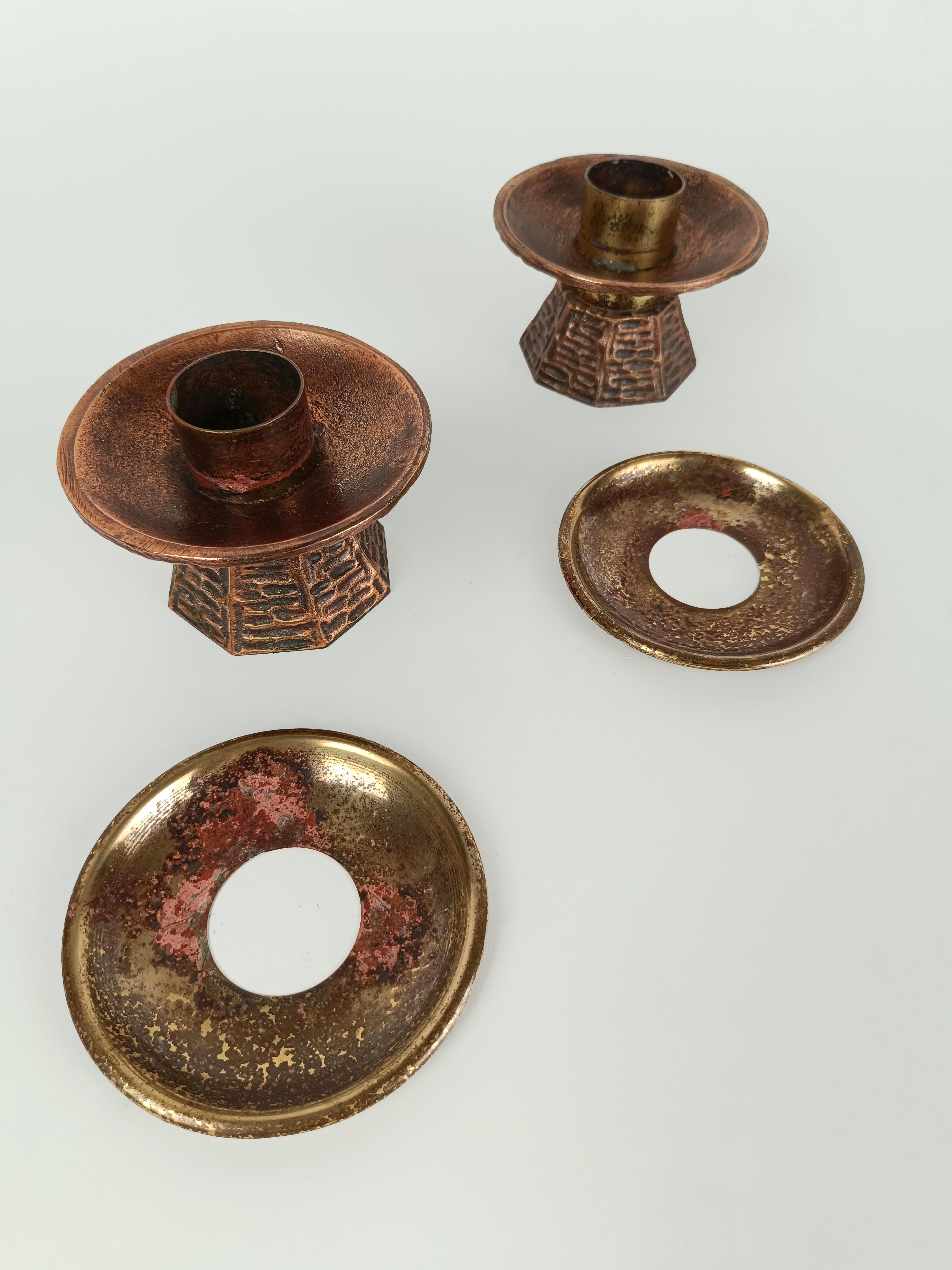 Pair of Sculptural and Brutalist Candlesticks Made in Brass and Copper, 1970s For Sale 5