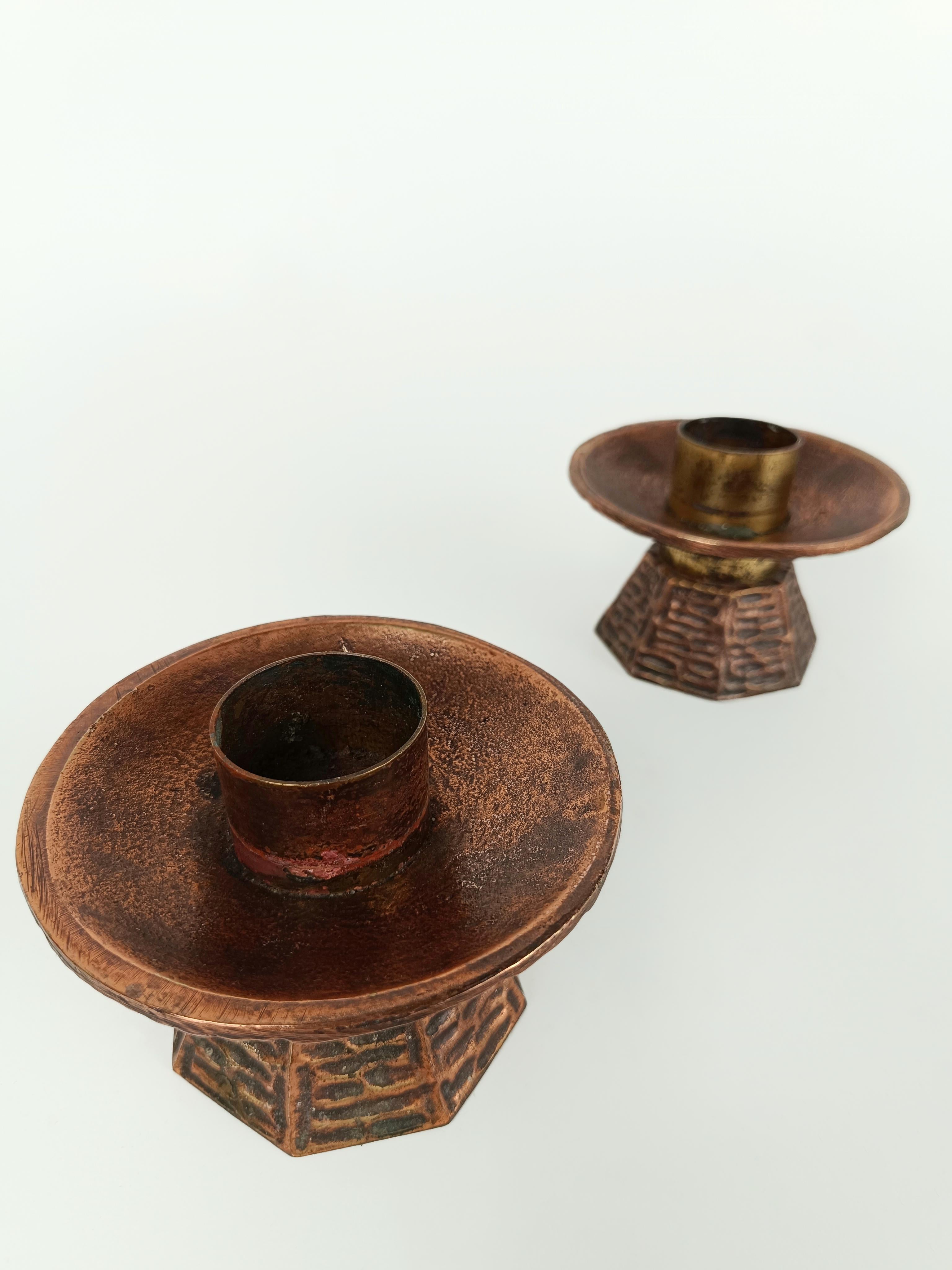 Pair of Sculptural and Brutalist Candlesticks Made in Brass and Copper, 1970s For Sale 6