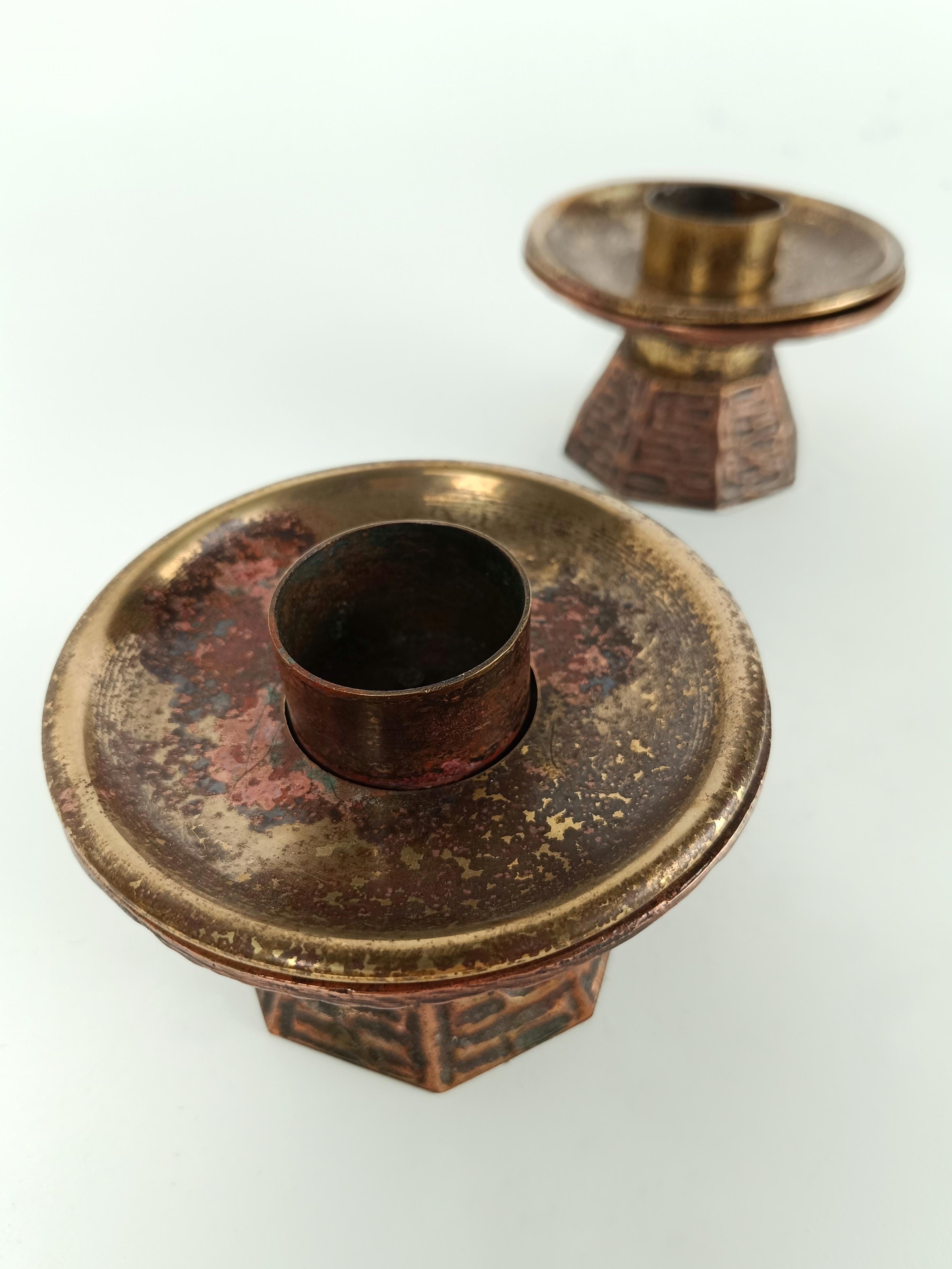 Pair of Sculptural and Brutalist Candlesticks Made in Brass and Copper, 1970s For Sale 4