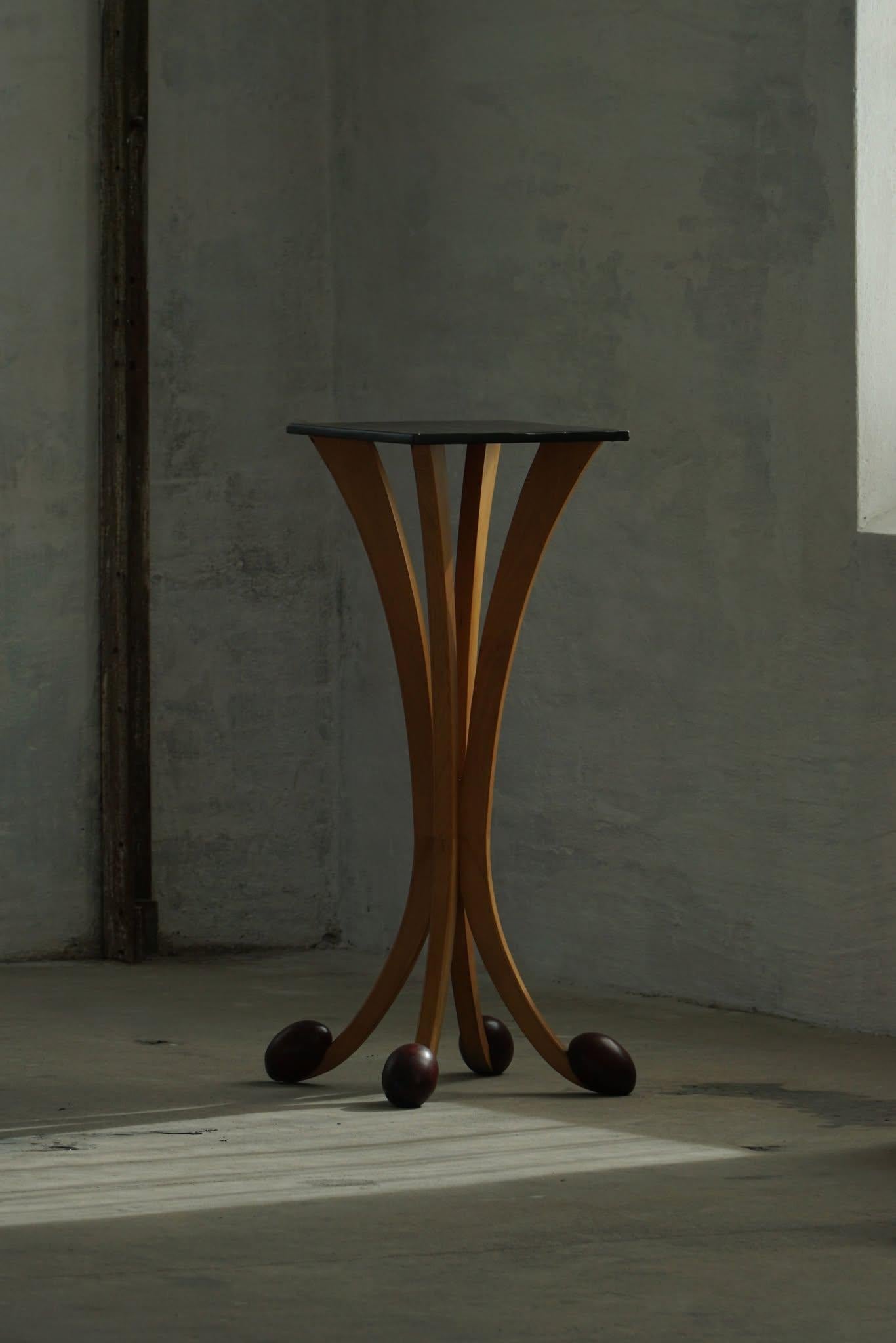 Coppia di piedistalli scultorei, design francese postmoderno, anni '80 in vendita 4