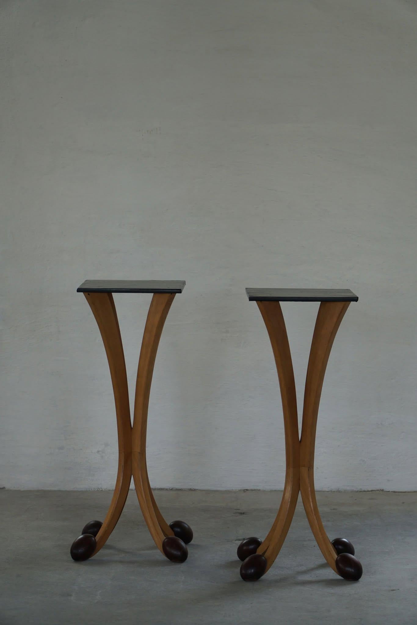 Coppia di piedistalli scultorei, design francese postmoderno, anni '80 in vendita 9