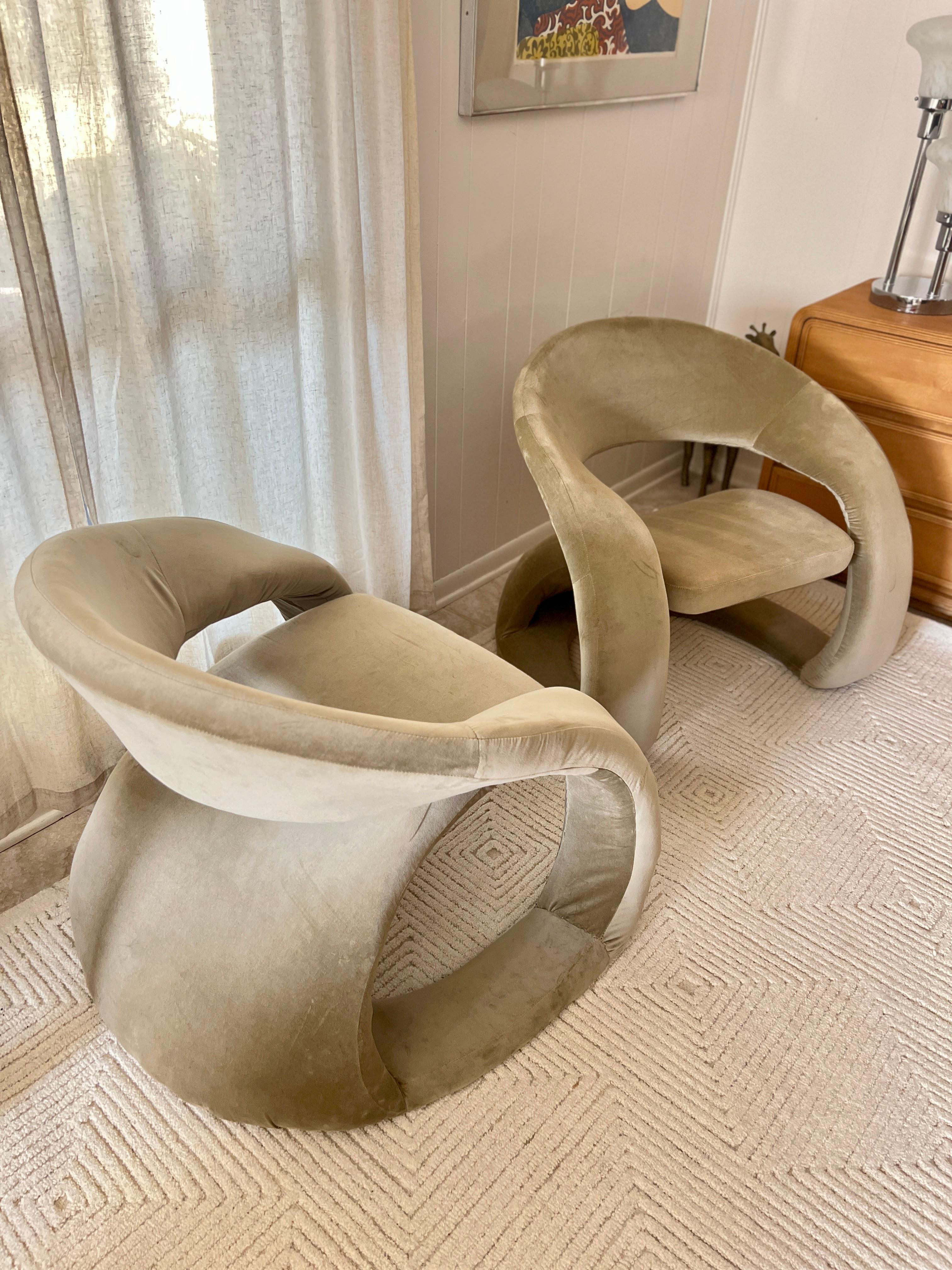 A pair of sculptural tongue chairs by Jaymar, circa 1980s. In sage green velvet In Good Condition In Houston, TX