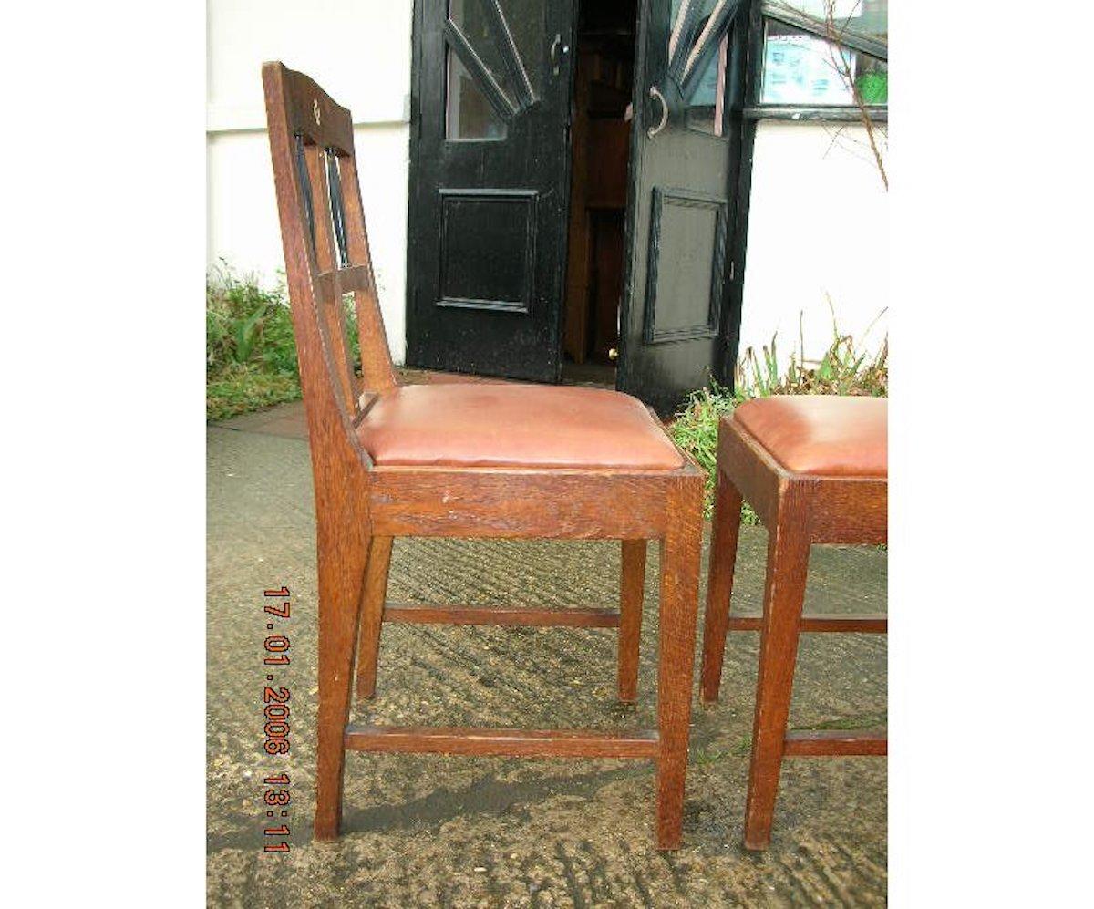 Pair of Secessionist Style Oak Side Chairs with Ebonized Spindles In Good Condition For Sale In London, GB