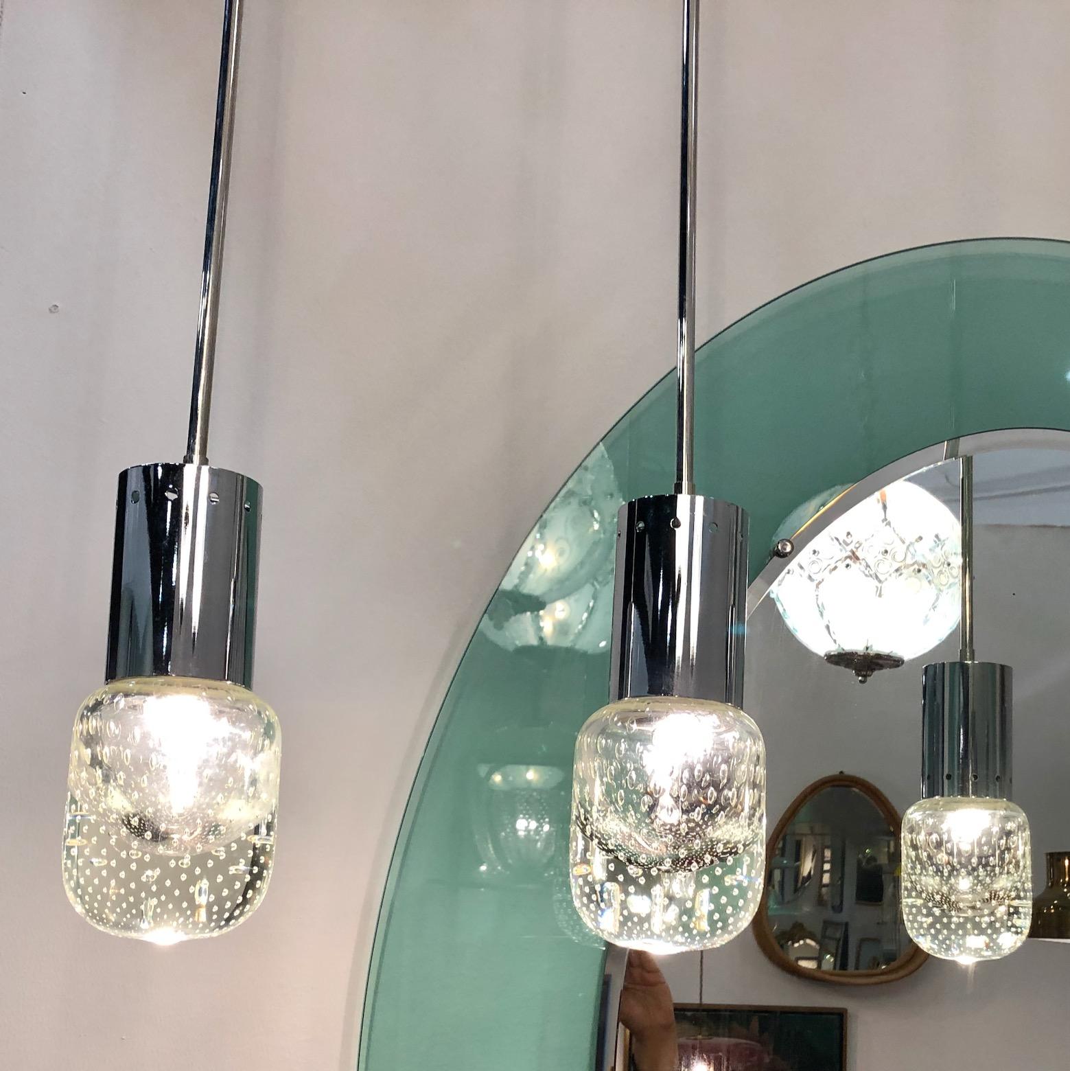 A pair of Seguso Murano glass and chrome pendant lights, Gino Sarfatti, Arteluce In Good Condition For Sale In London, GB